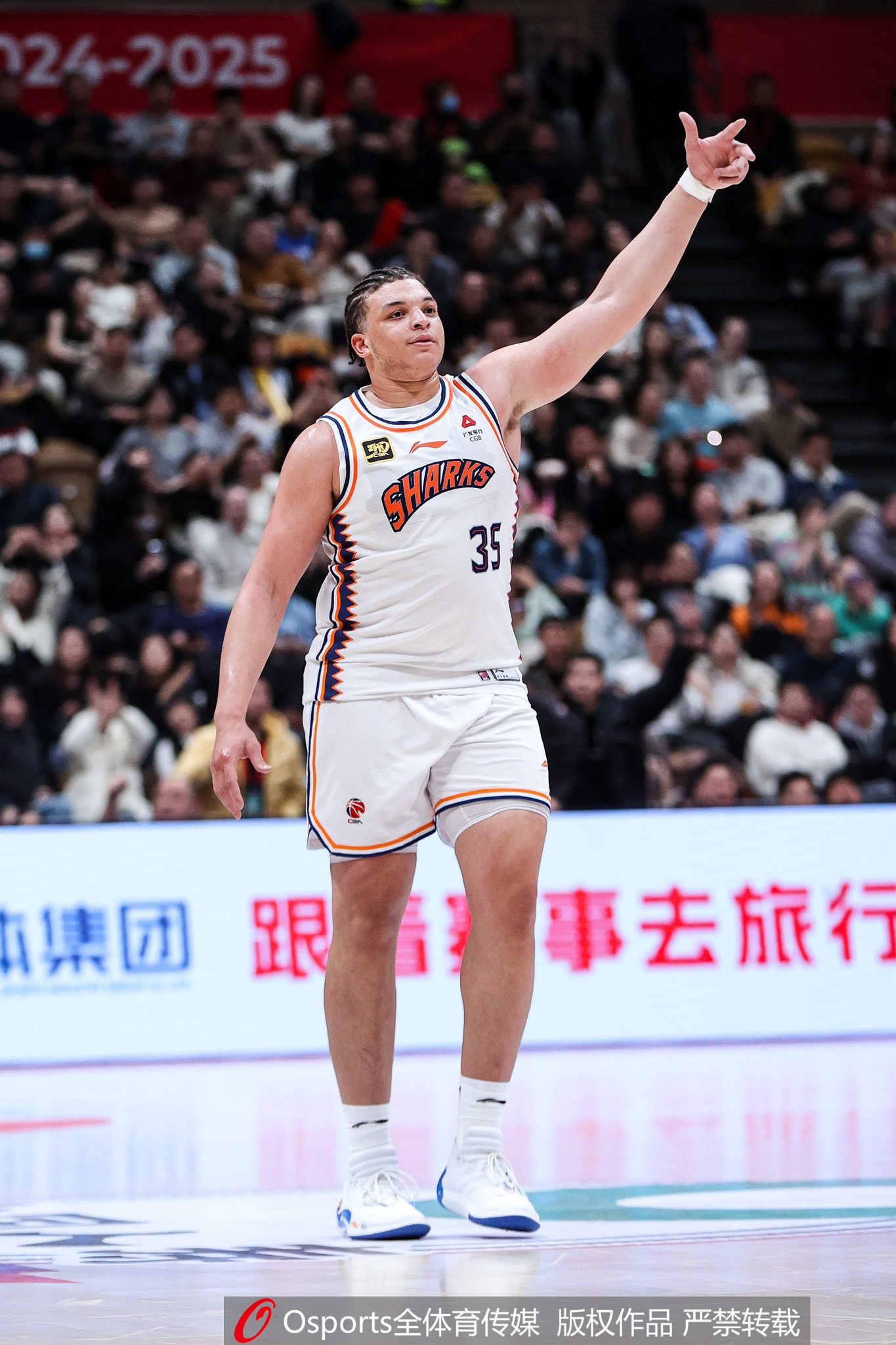  苦苦支撐！洛夫頓半場11中8高效拿下17分3板3助3斷 球隊落后19分