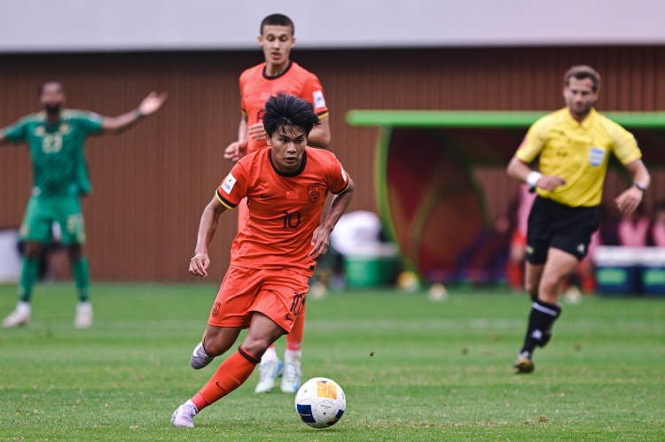  跳級(jí)入選，依木蘭、蒯紀(jì)聞、毛偉杰等U20國(guó)腳入選U22男足