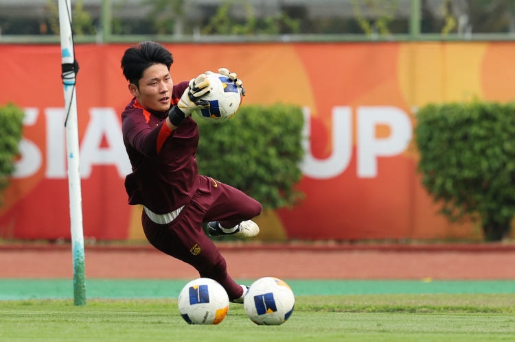  媒體人評國青門將：技術(shù)全面心理穩(wěn)定，最重要的是腳踢球技術(shù)好