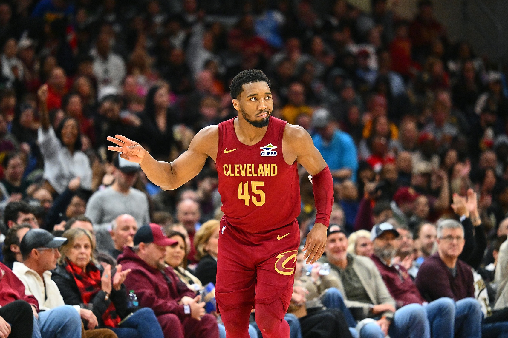  米切爾生涯常規(guī)賽面對綠軍場均爆砍30.3分 所有30支隊中最高！