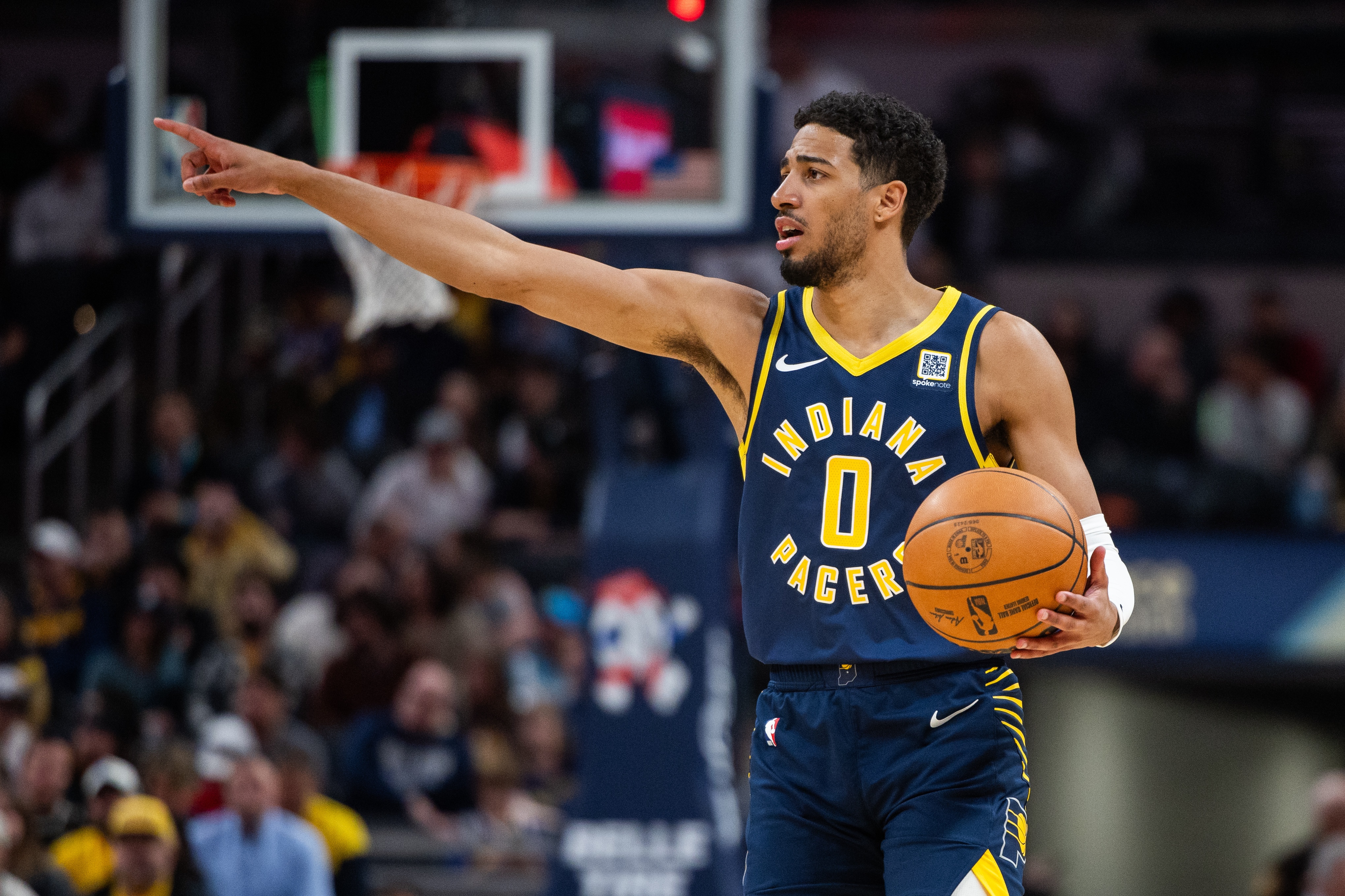  盤活全隊(duì)！哈利伯頓第三節(jié)10分鐘送出7次助攻&前三節(jié)砍23分13助