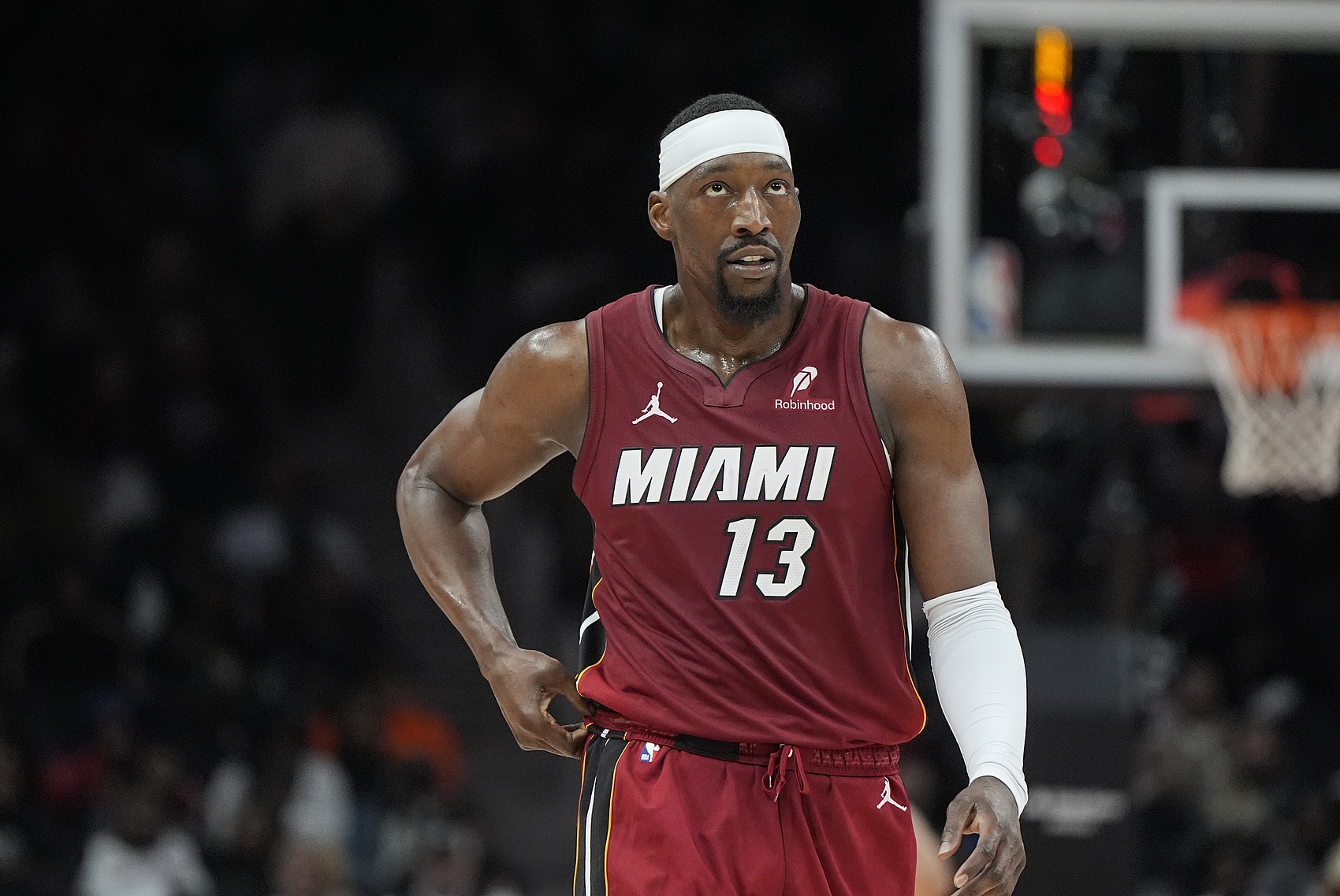  存在感不強(qiáng)！阿德巴約10中4&三分3中1拿到11分 先發(fā)正負(fù)值最低