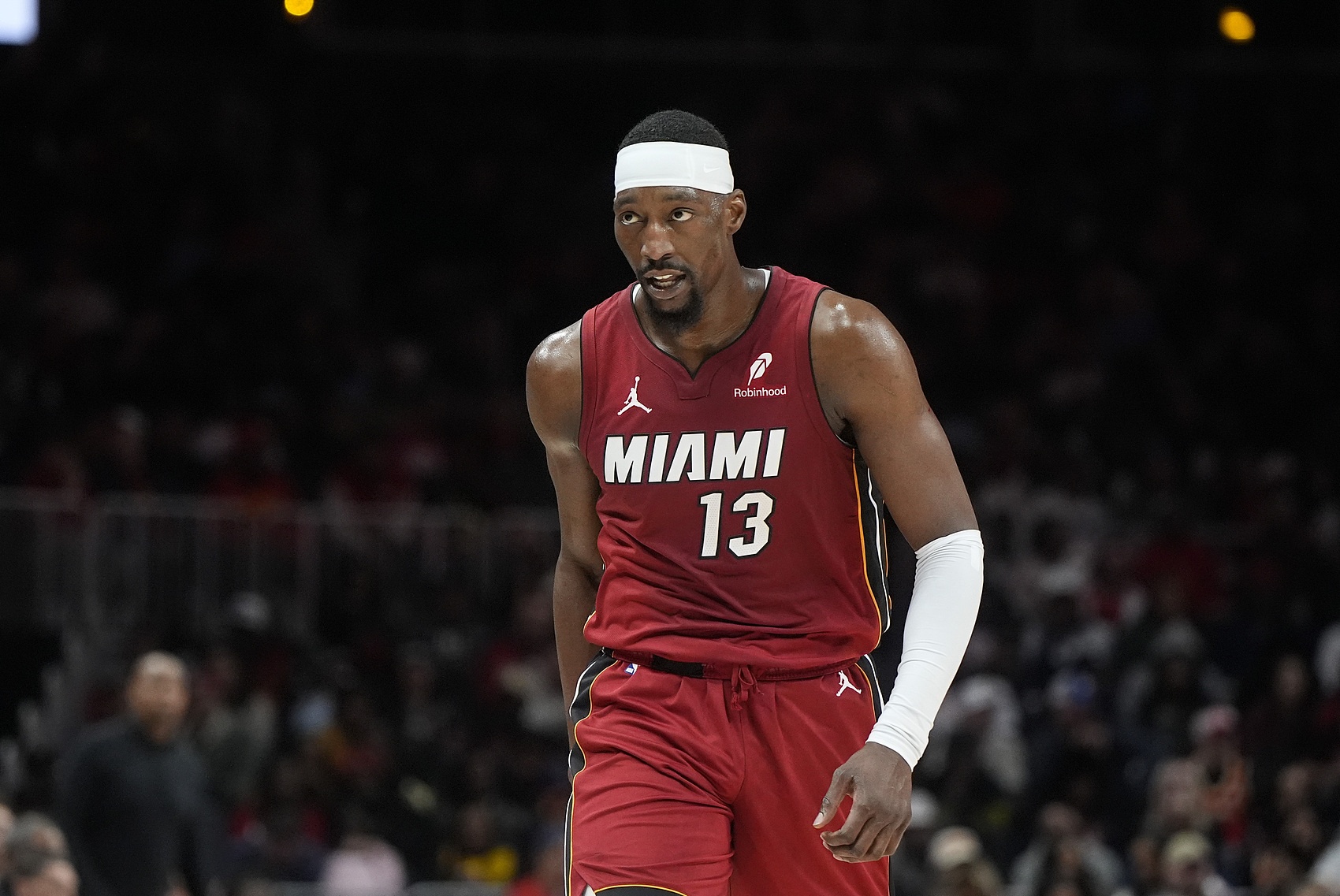  加冕隊史兩雙王！阿德巴約：自從來到這 就想以某種方式創(chuàng)造歷史