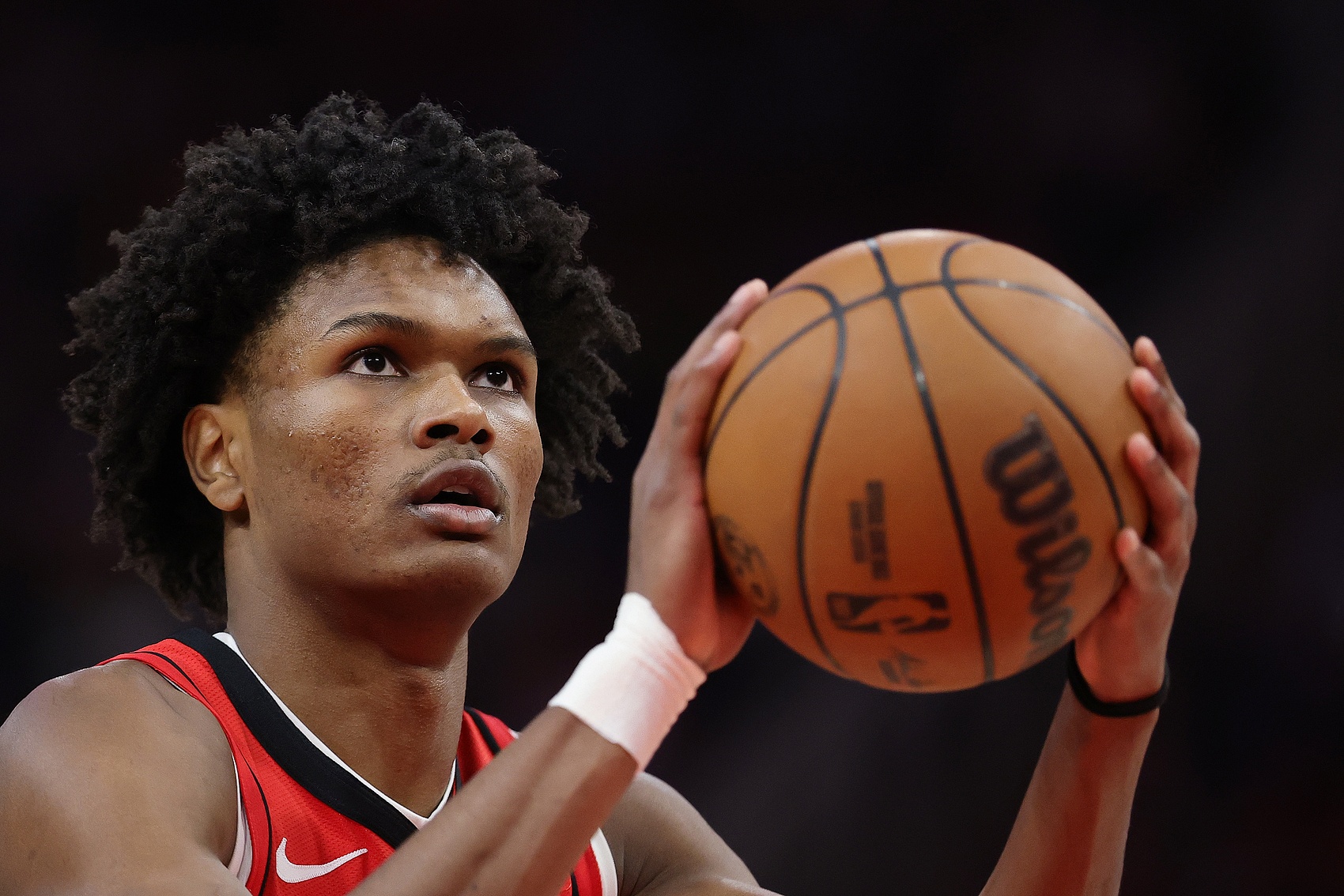  攻防一體！阿門11中7拿到15分10板5助1斷1帽 正負(fù)值+17并列最高