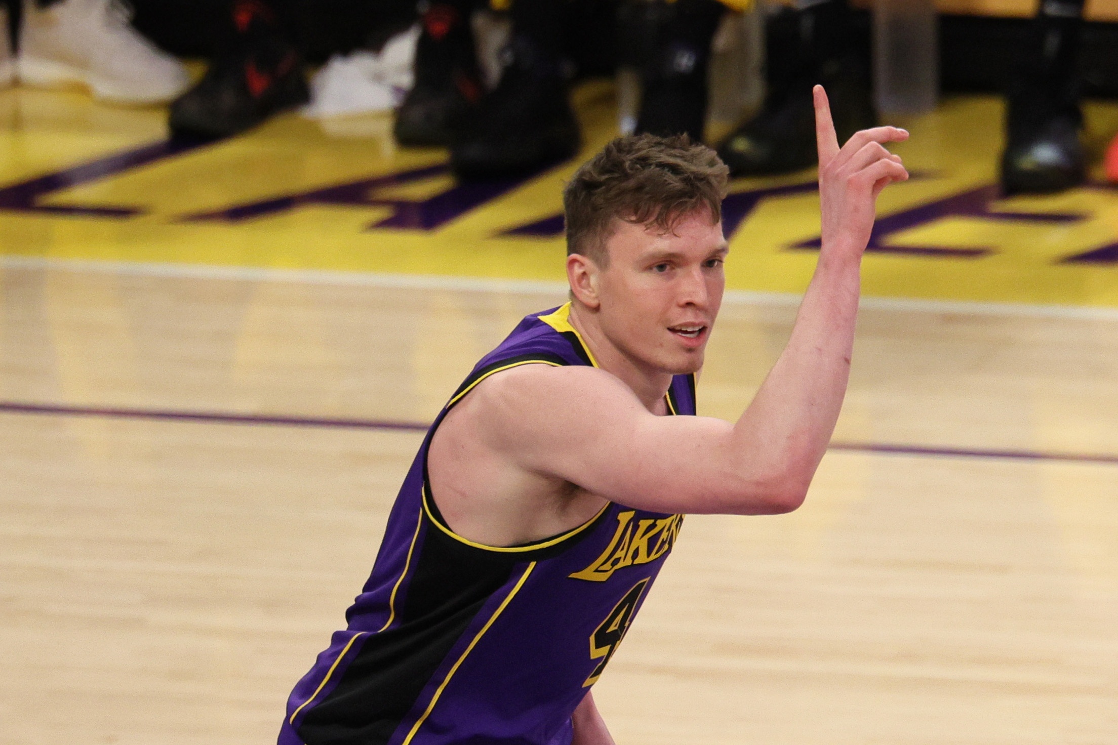  活力十足！克內(nèi)克特9中5拿到13分4板3助