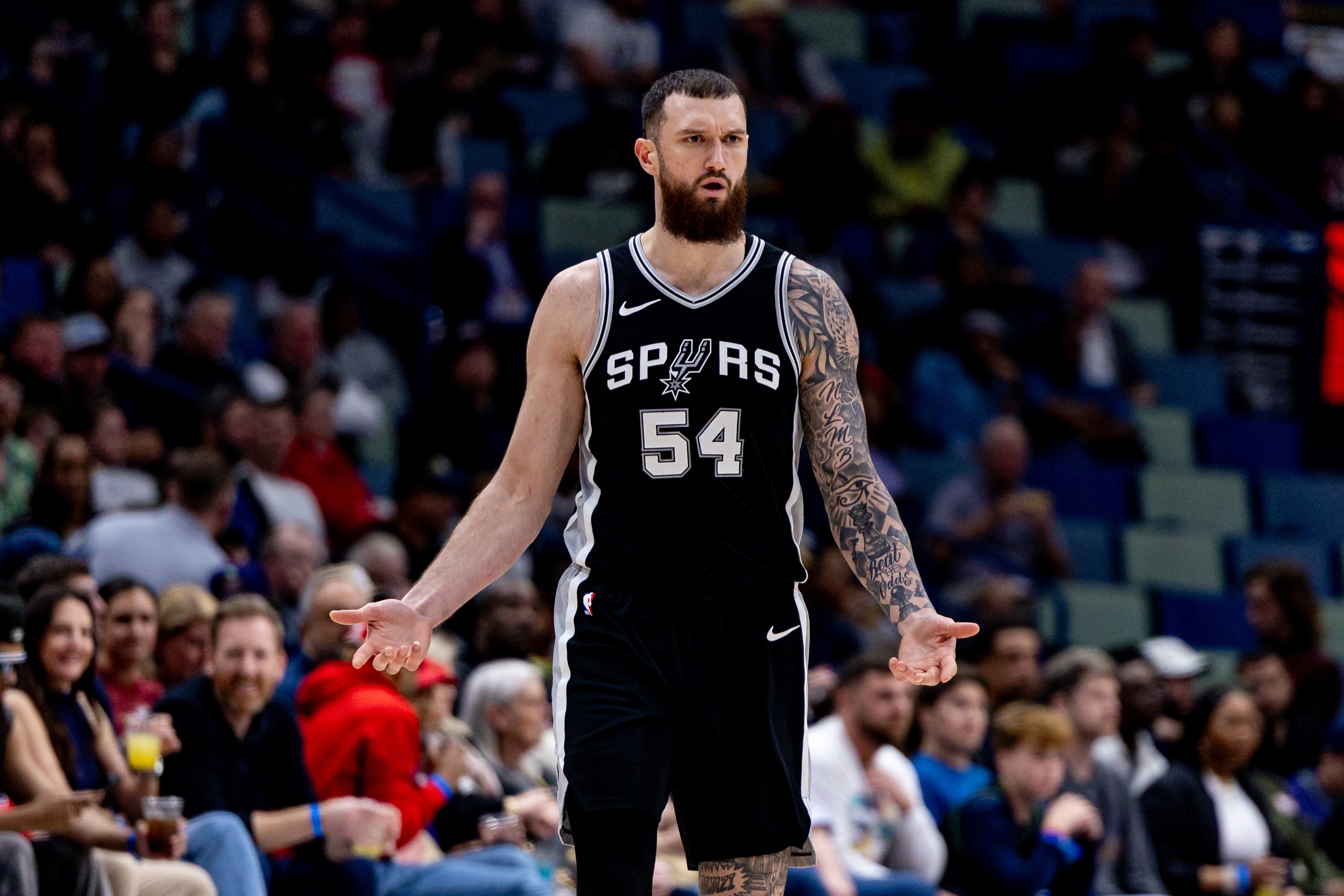  穩(wěn)定可靠！馬穆凱拉什維利9投4中得13分6板1助1蓋帽