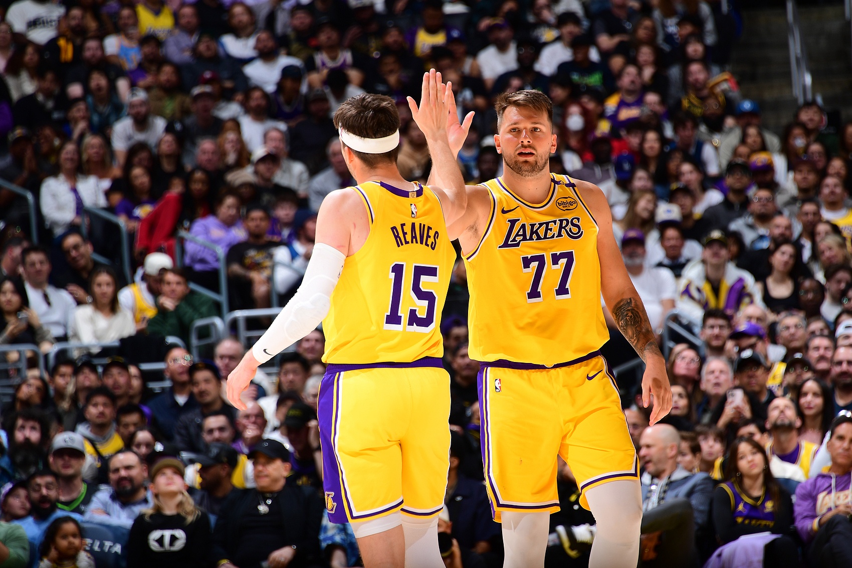  里夫斯：東契奇的強(qiáng)壯度被人低估了 你很難在他面前站穩(wěn)腳跟