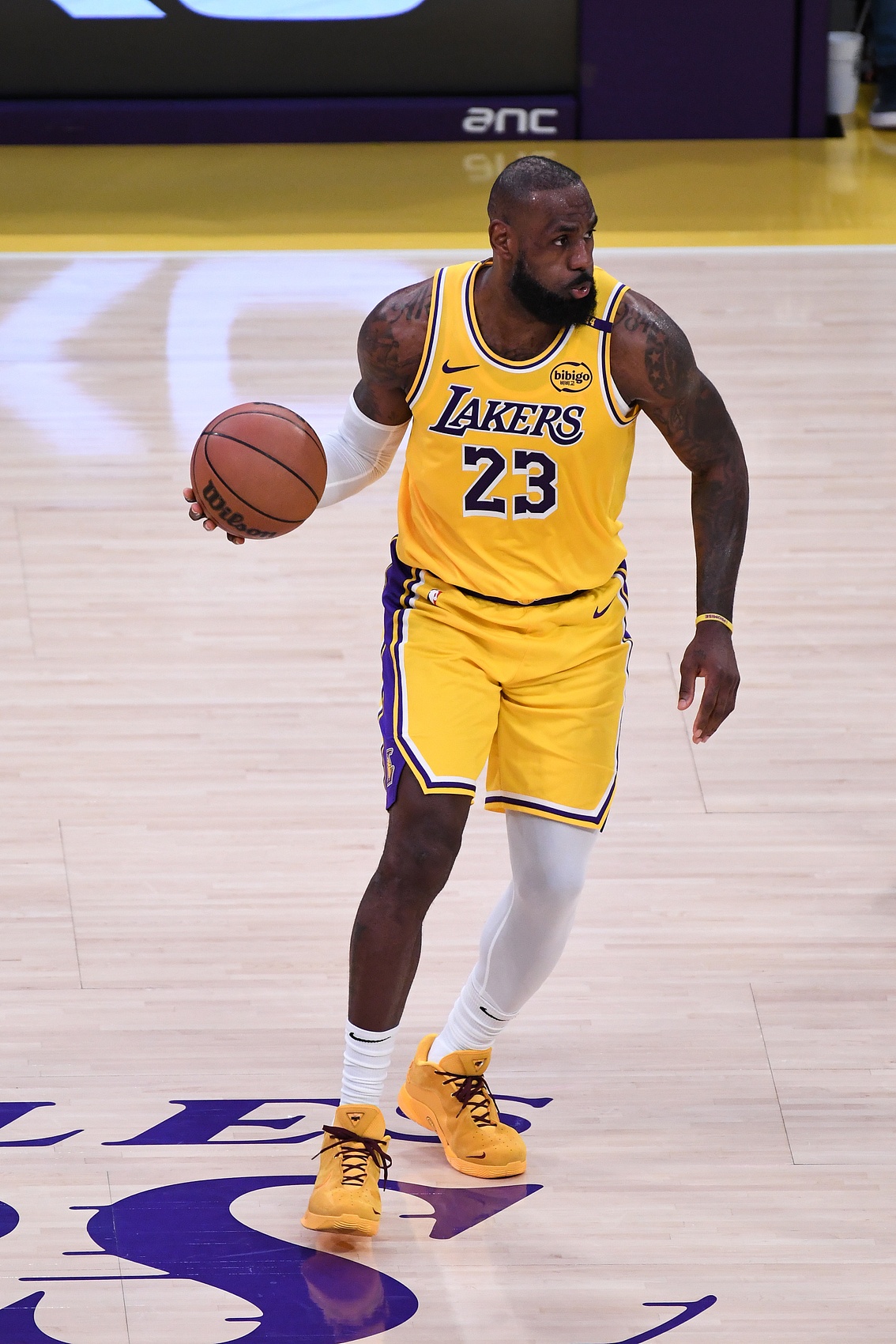  詹姆斯總得分破五萬(wàn)！媒體人：這條最長(zhǎng)的河流 我們?nèi)钥床坏奖M頭