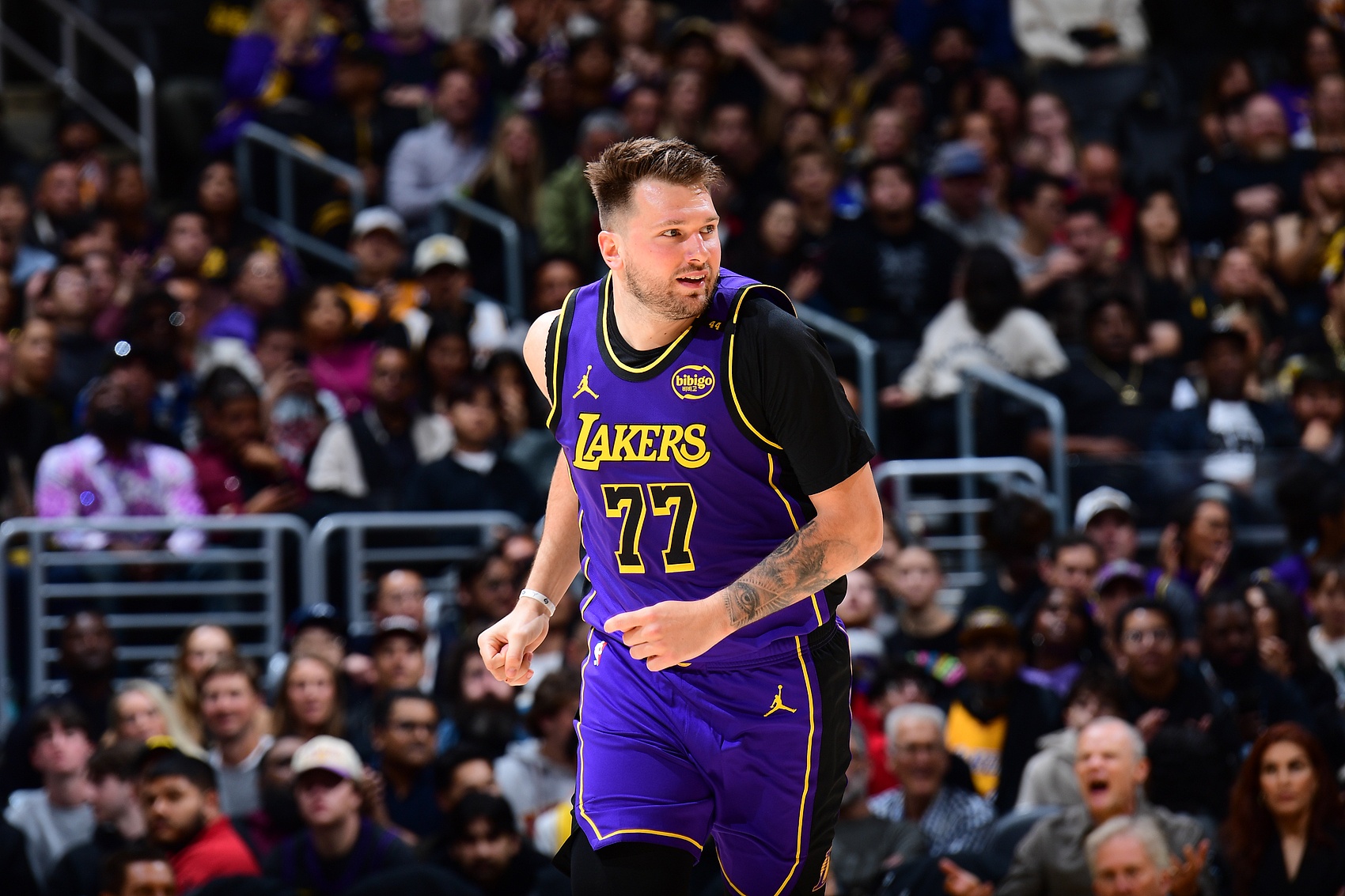  太easy了！東契奇第三節(jié)再添10分5助 前三節(jié)30+7+14正負(fù)值+31！