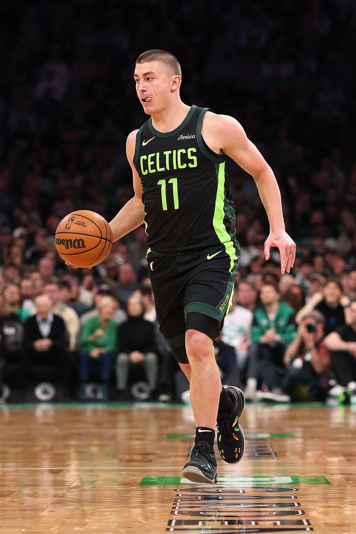  超六穩(wěn)了！普理查德12中6得到19分3板6助2斷 三分8中4