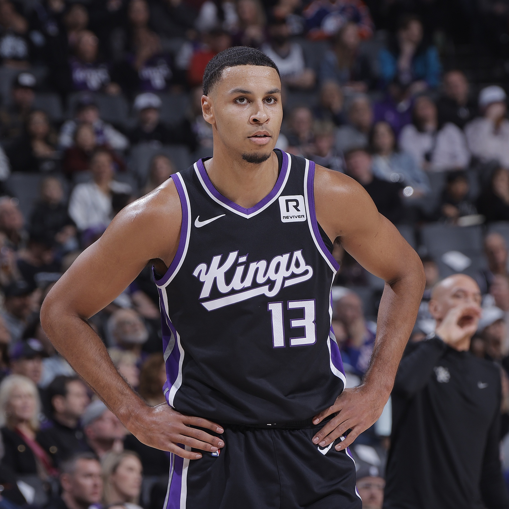  盯防庫里險(xiǎn)些未能達(dá)成里程碑！基根-穆雷10中2僅拿到6分4板2助2帽