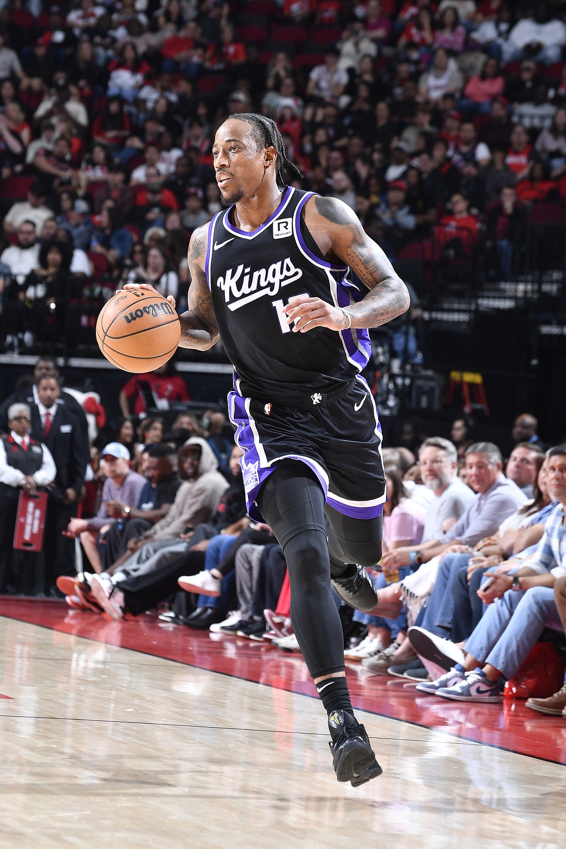  挺全面！德羅贊半場6中2得9分3板 組織不錯送出6次助攻