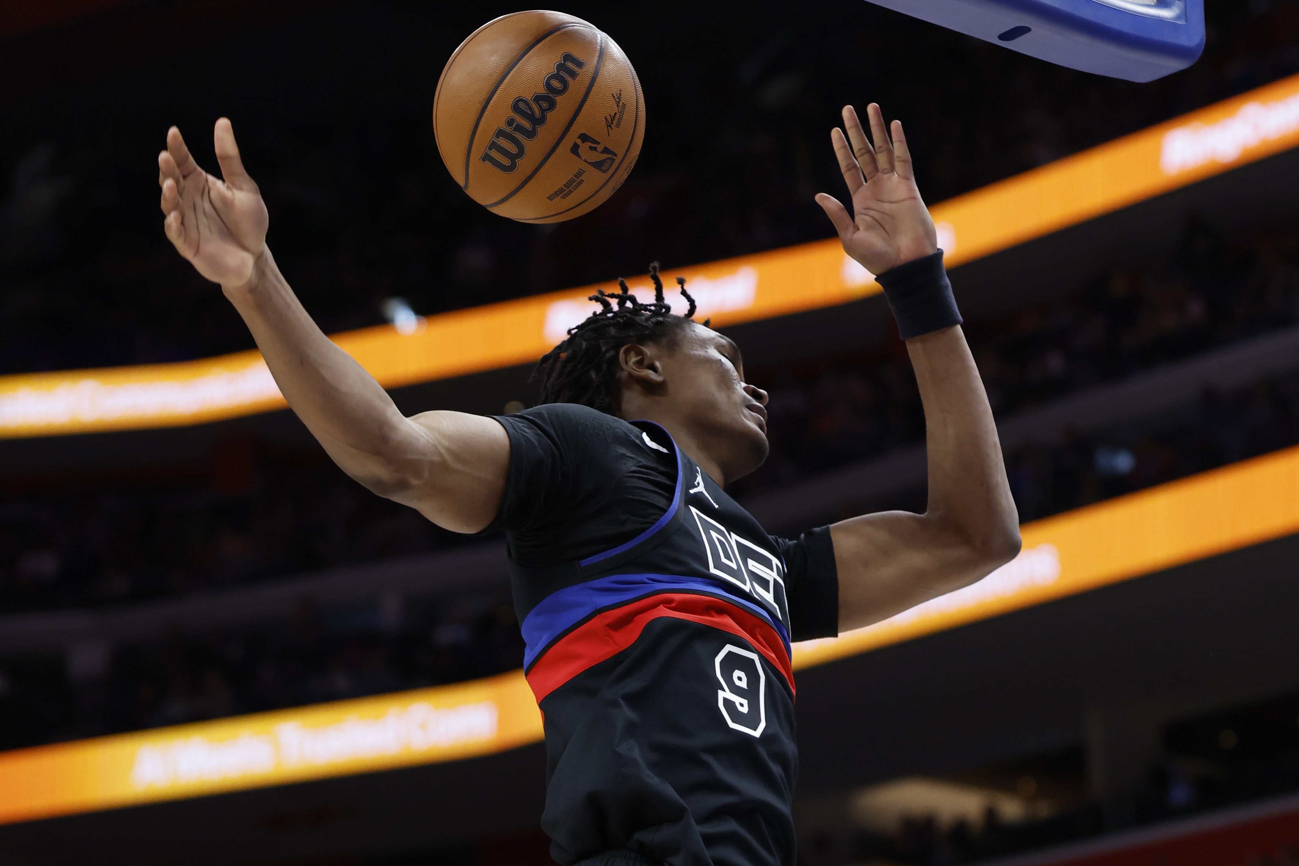  奧薩爾-湯普森過去5場場均11.4分4板3助3.4斷 運(yùn)動戰(zhàn)命中率65.9%