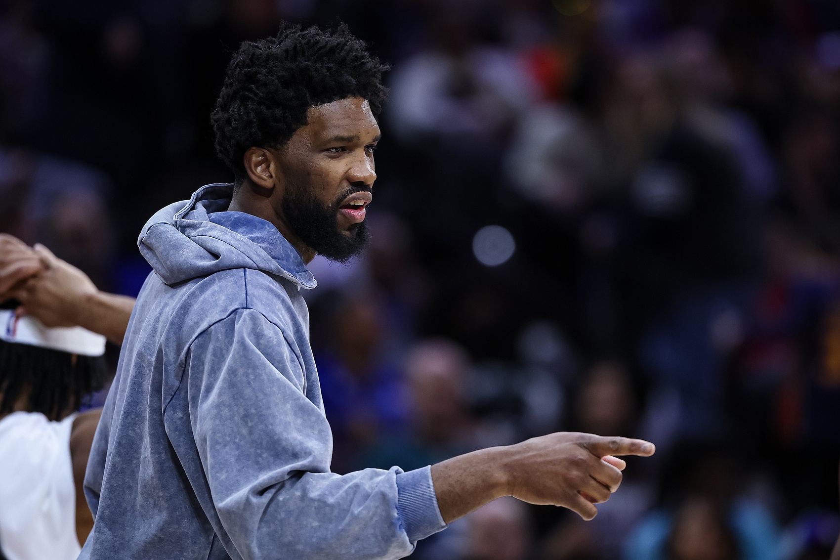  快1個(gè)月還沒定治療方案！納斯談恩比德是否手術(shù)：還沒定 但是快了