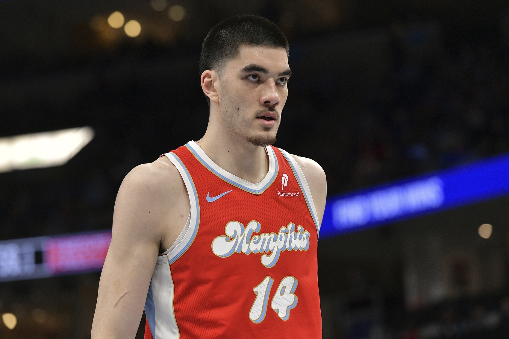  埃迪：沒打籃球時(shí)就被和姚明比較 在休斯敦甚至被認(rèn)成姚明