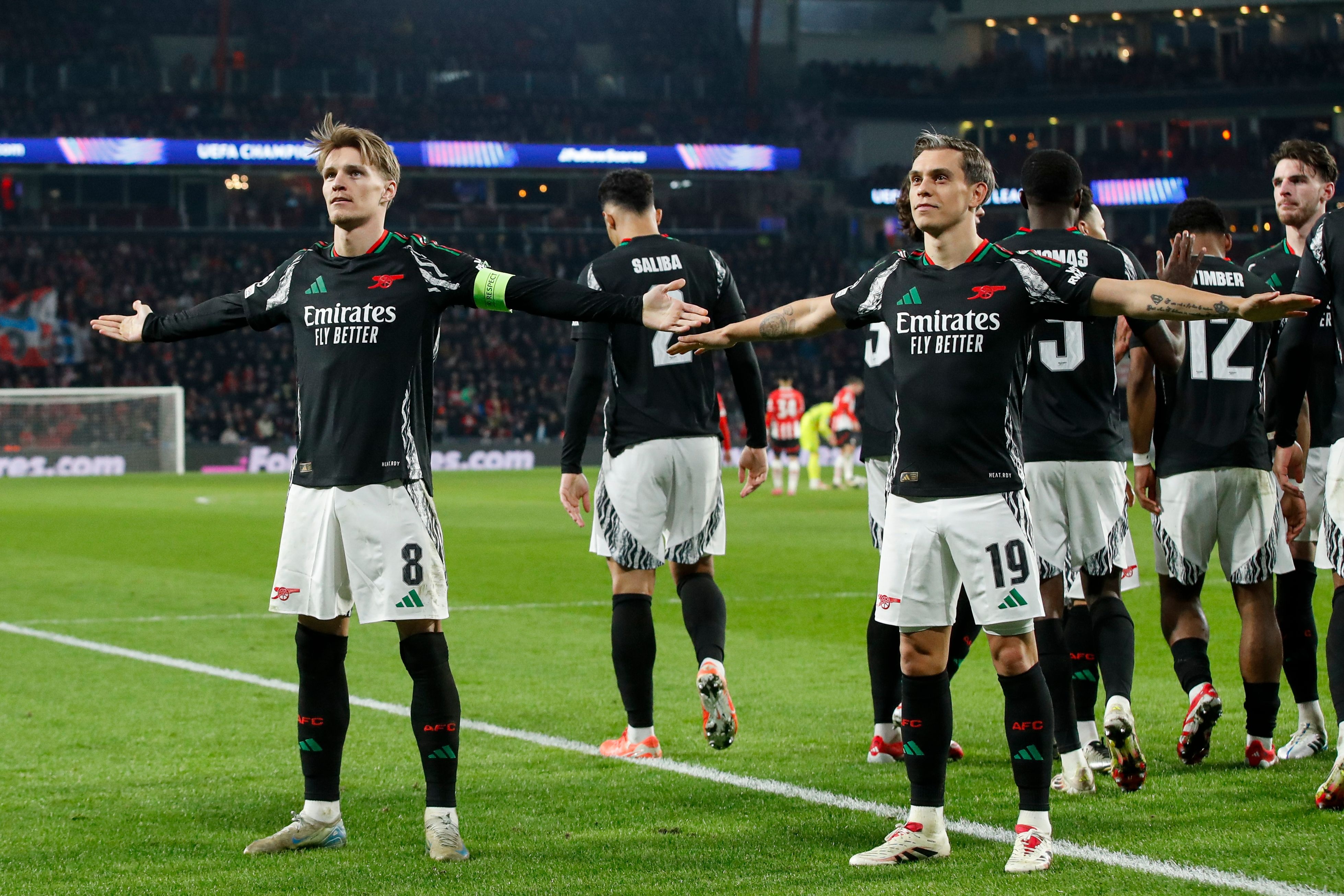  被打花，埃因霍溫隊(duì)史首次在歐冠主場丟5球