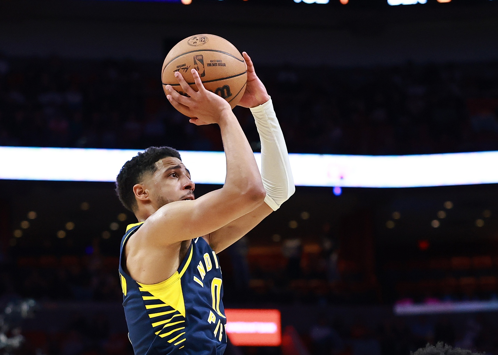  今天先攻了！哈利伯頓首節(jié)三分5中3得到9分3板2斷 沒有失誤