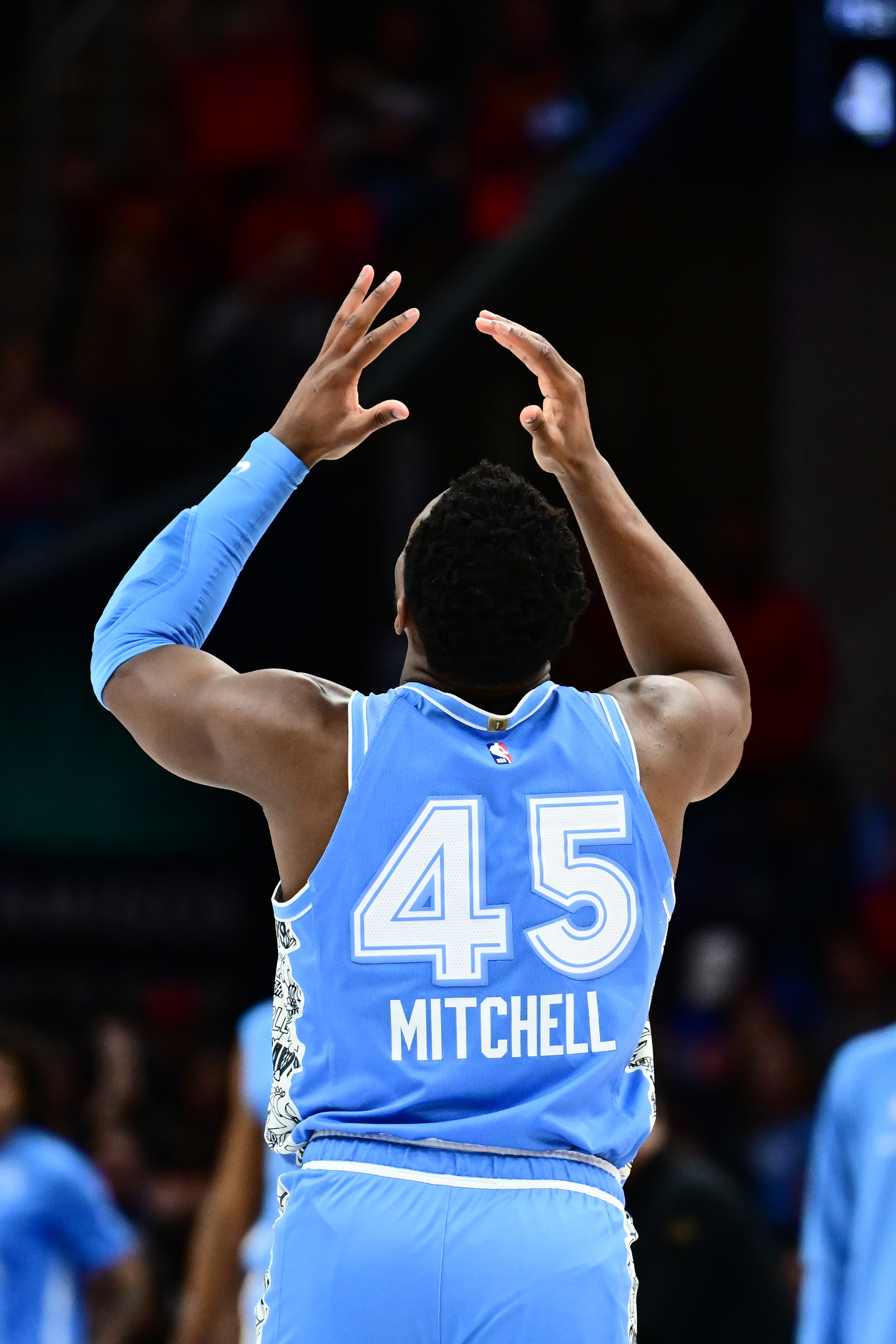  攻不進(jìn)守不??！騎士三節(jié)讓太陽拿到98分 落后19分之多