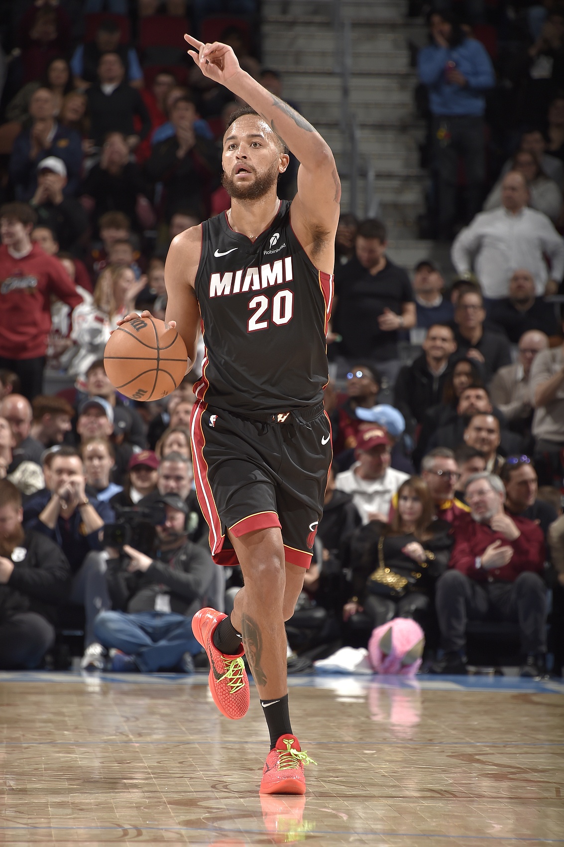  能打球還能打好！李凱爾手撕舊主3中3拿7分3板3助2斷 正負值+24