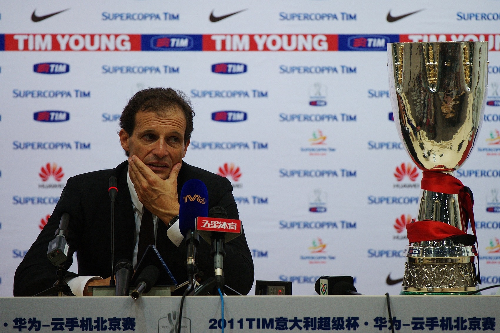  記者：小法和阿萊格里得到米蘭認(rèn)可， 但沒總監(jiān)就無法選擇新教練