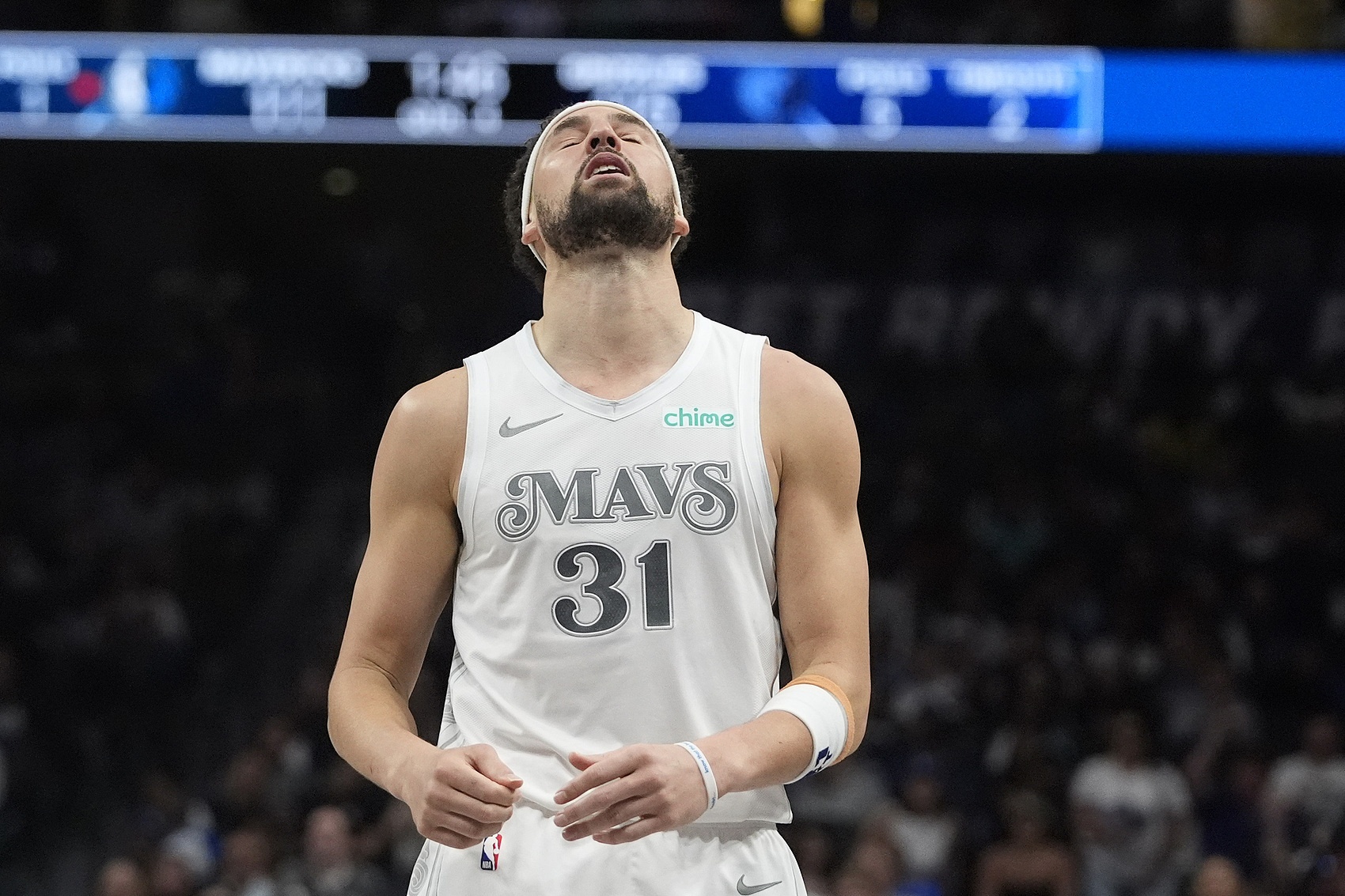  手感冰涼！克萊11投僅2中拿到6分 正負(fù)值-15