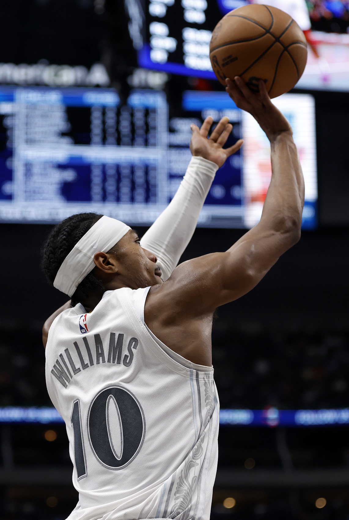  火線復(fù)出！布蘭登-威廉姆斯12中6得19分3板6助2斷