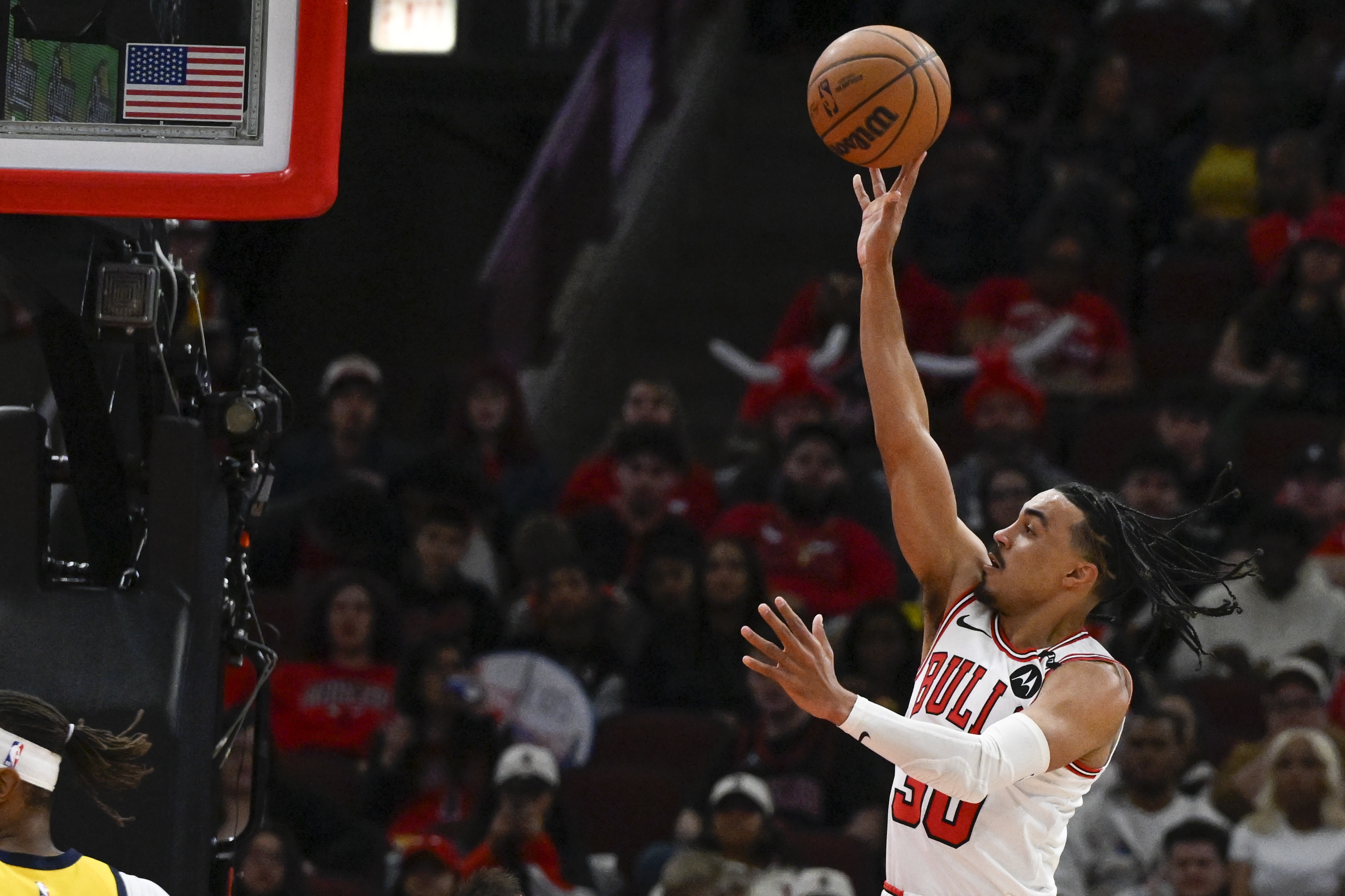  能攻能傳很高效！特雷-瓊斯半場6中5砍下12分5助攻