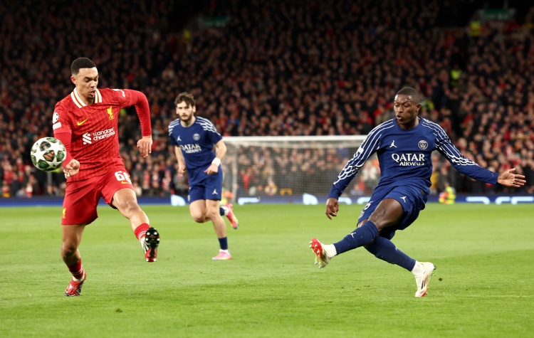  卡拉格：巴黎選擇了場(chǎng)地并且還第一個(gè)罰點(diǎn)球，這讓我有些不太理解