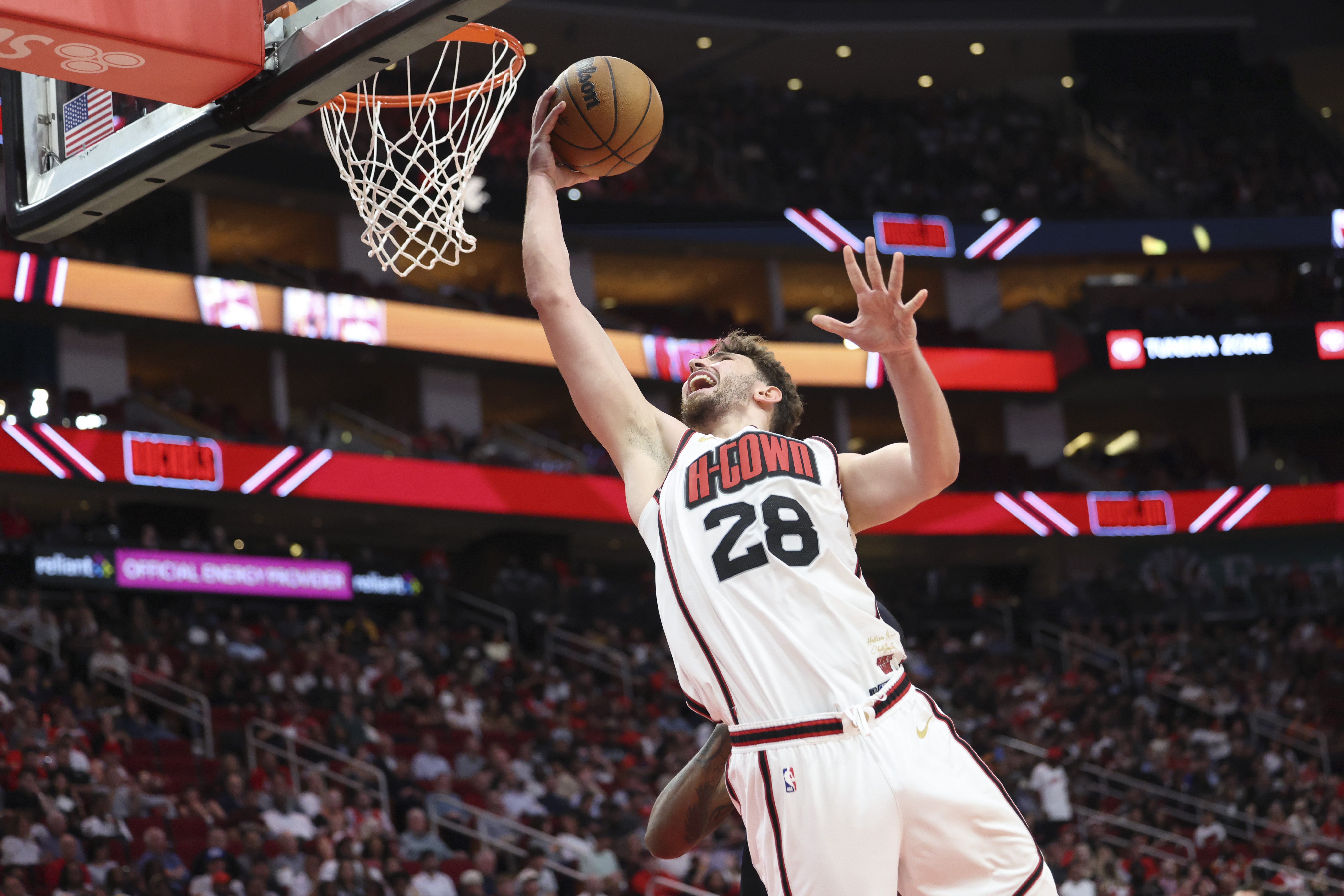  申京：余下比賽不多了 各隊戰(zhàn)績相當 我們盡可能努力打球努力比賽