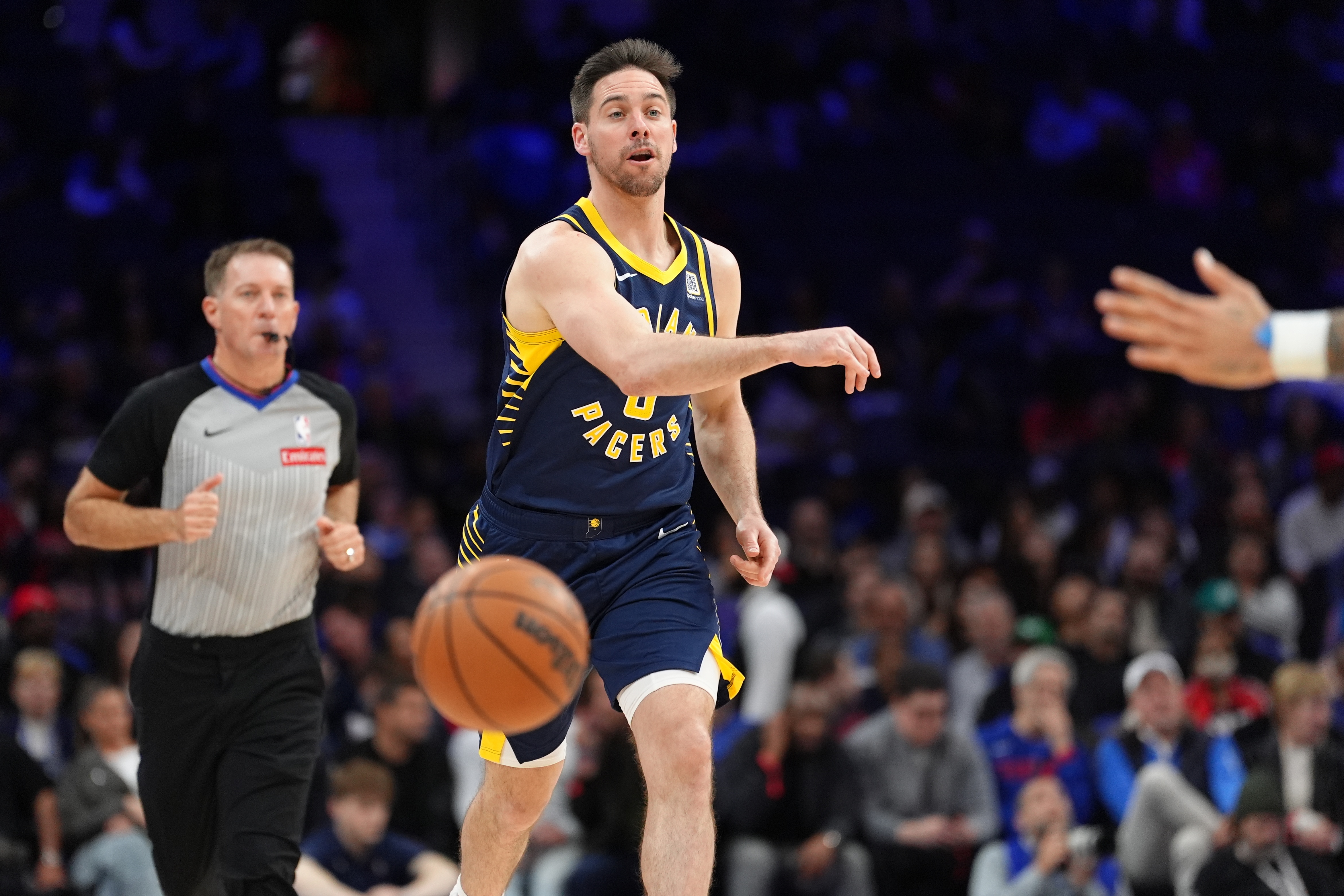  糟糕！麥康納：我們替補席的表現(xiàn)太糟糕 這樣根本無法取得勝利