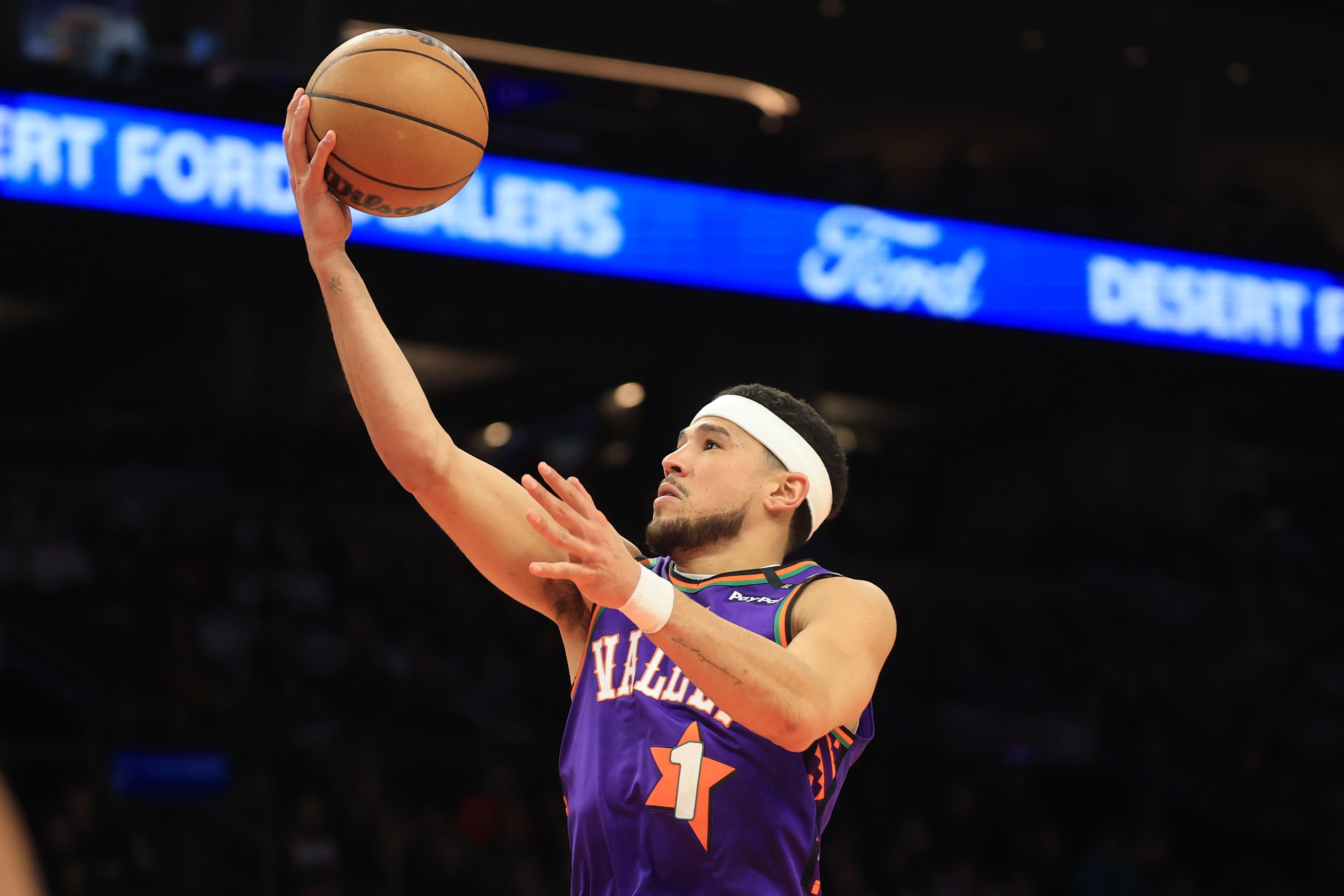  全面表現(xiàn)！布克第二節(jié)砍13分4助攻 帶隊單節(jié)凈勝猛龍28分