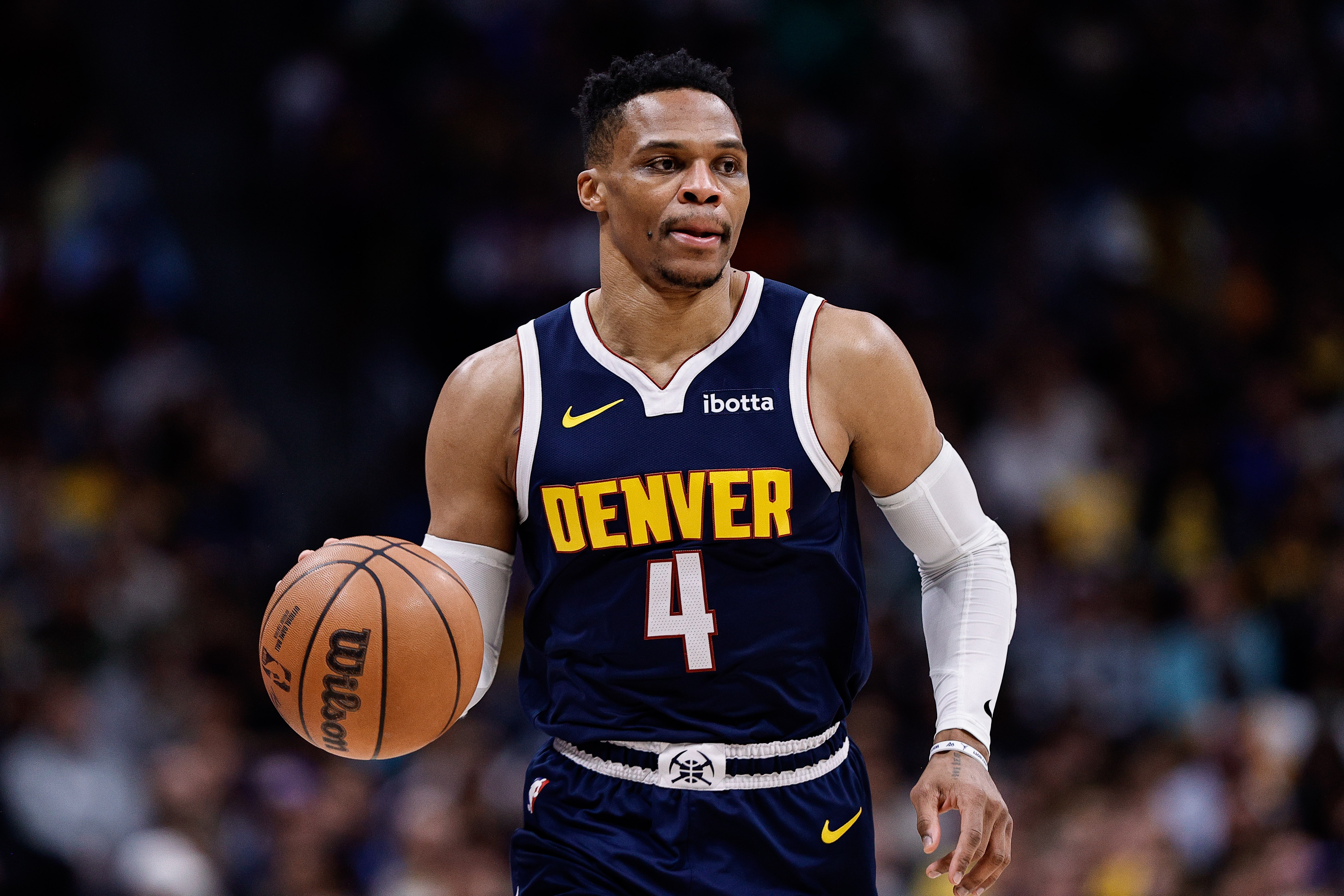  穩(wěn)定發(fā)揮！威少半場6中3拿到7分4助攻1搶斷