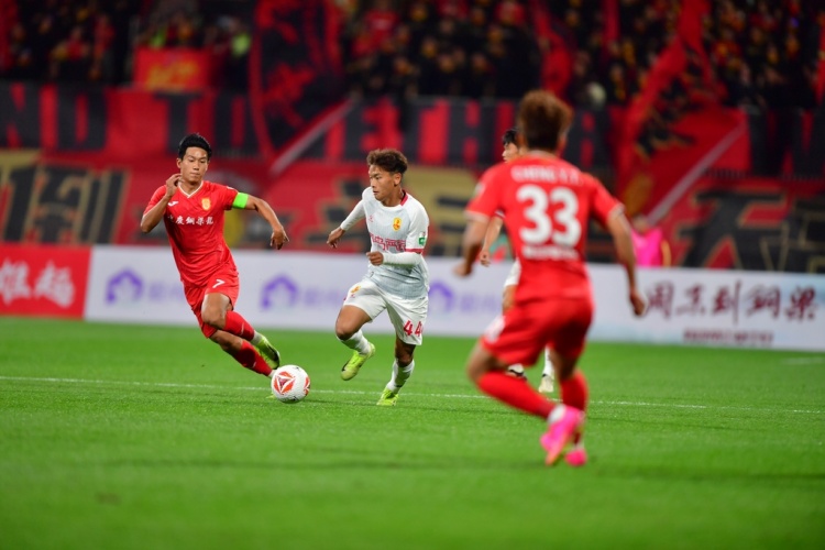  足球報(bào)：重慶銅梁龍內(nèi)外援配合需時(shí)間來調(diào)整，從而提升射門效率