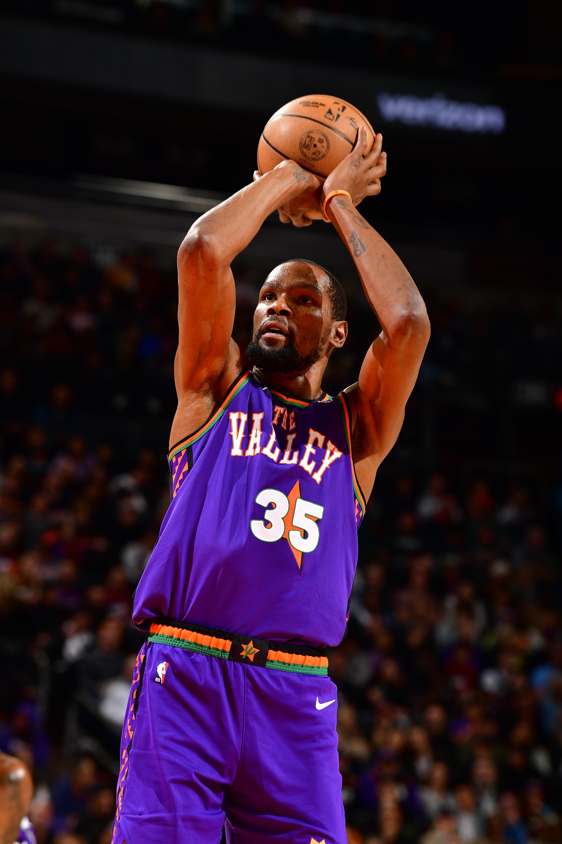  老里：KD現(xiàn)在提升了三分球比重 這個(gè)年紀(jì)還在打磨比賽難以置信