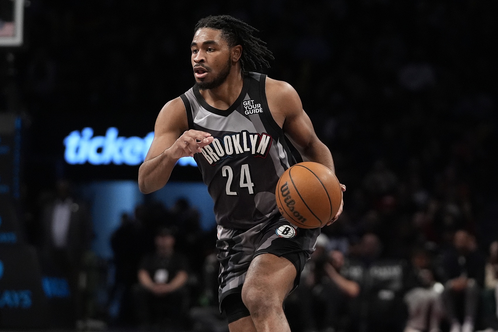  托馬斯預(yù)計(jì)賽季報(bào)銷！拉塞爾：這真的很糟糕 他各方面進(jìn)步很多