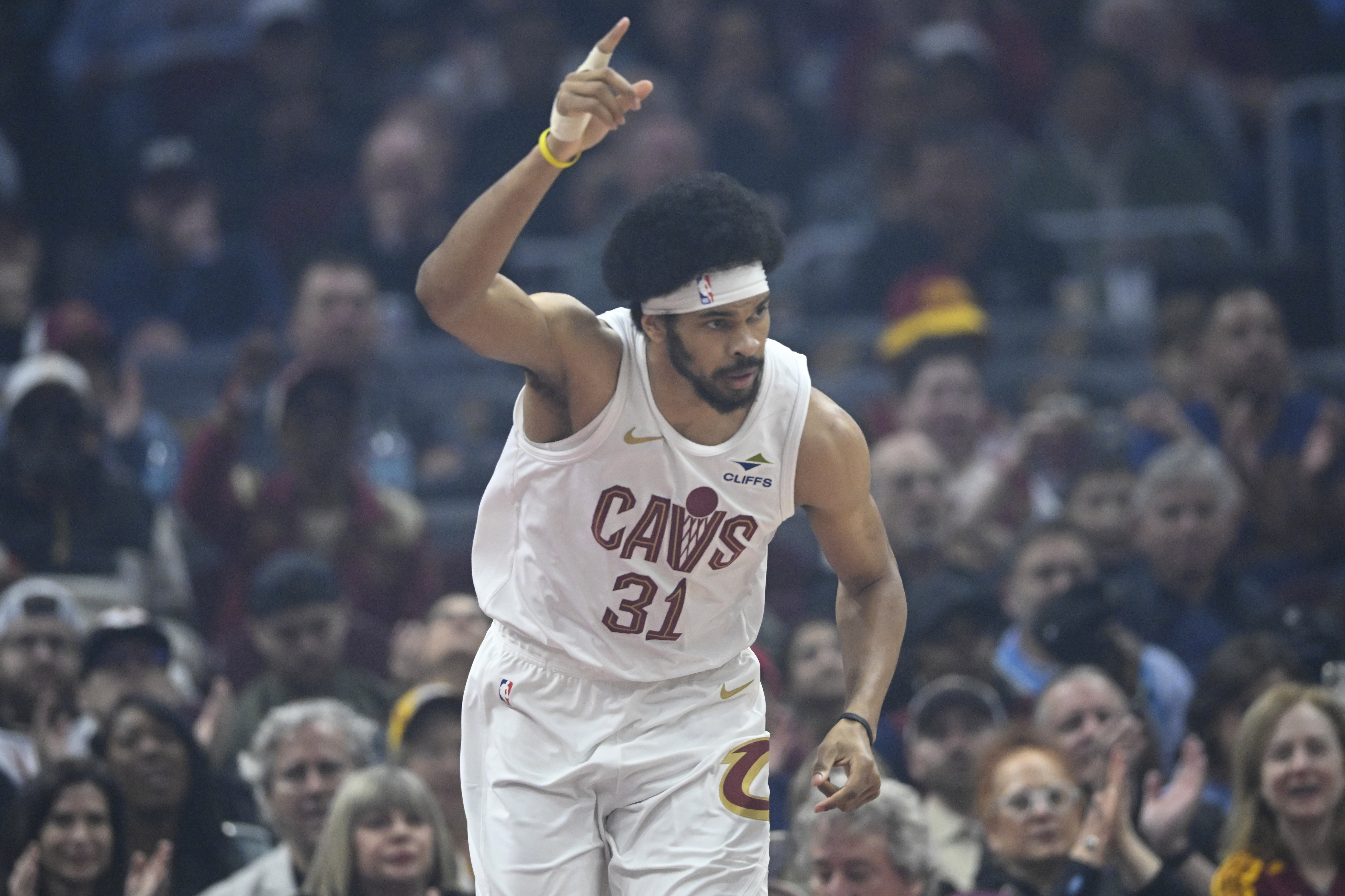  末節(jié)19分！賈勒特-阿倫11中10狂砍賽季新高29分加16板 罰球11中9