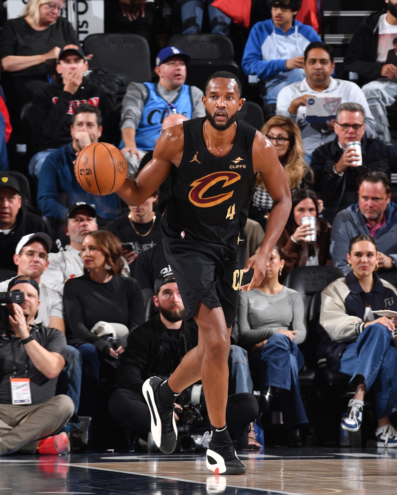  定海神針！莫布里內(nèi)外開(kāi)花連得7分 單節(jié)6中5&三分1中1得到12分