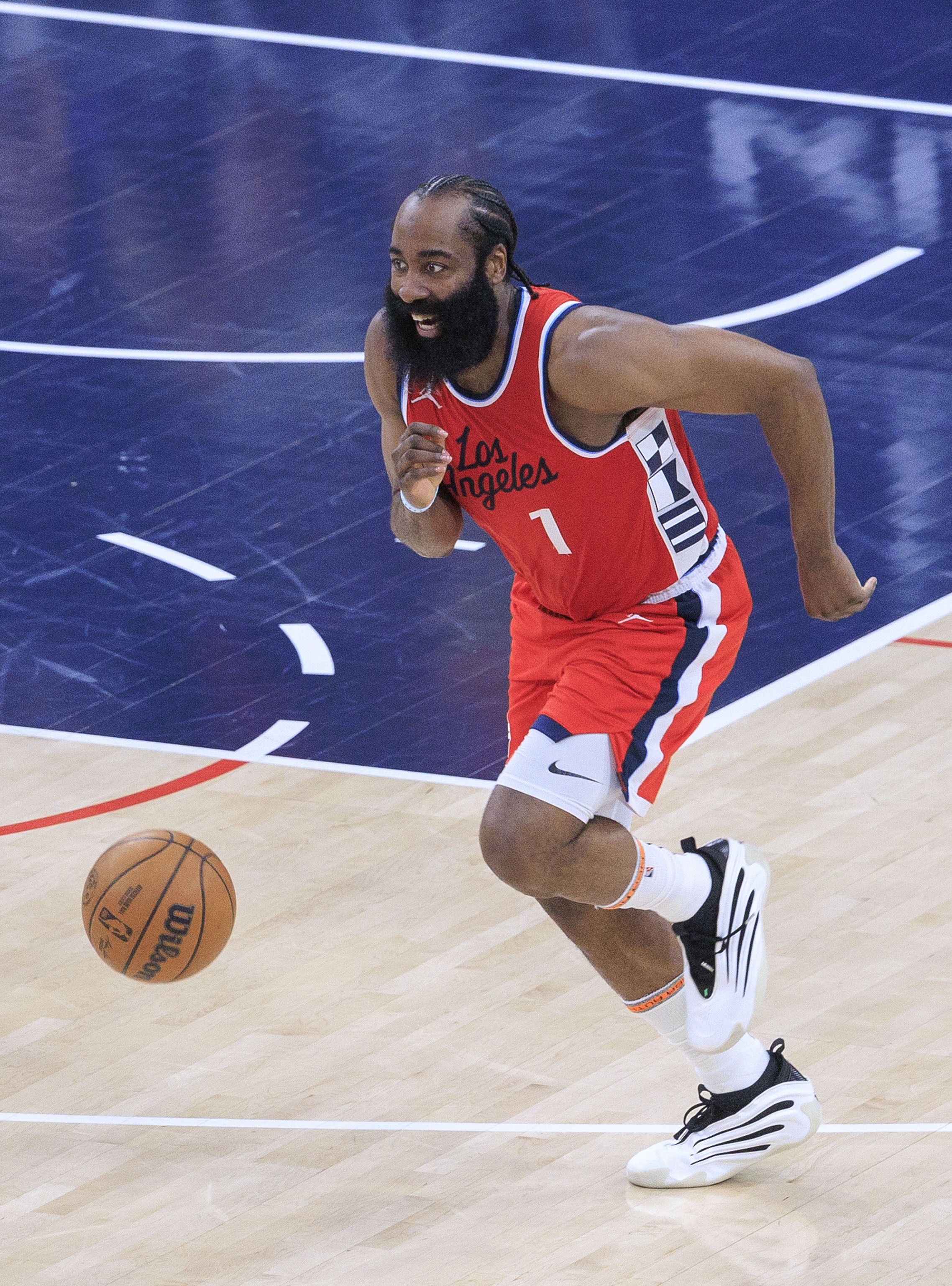  什么級別？哈登近10戰(zhàn)場均28.4分5.6板9.8助1.4斷 率領(lǐng)快船8勝2負