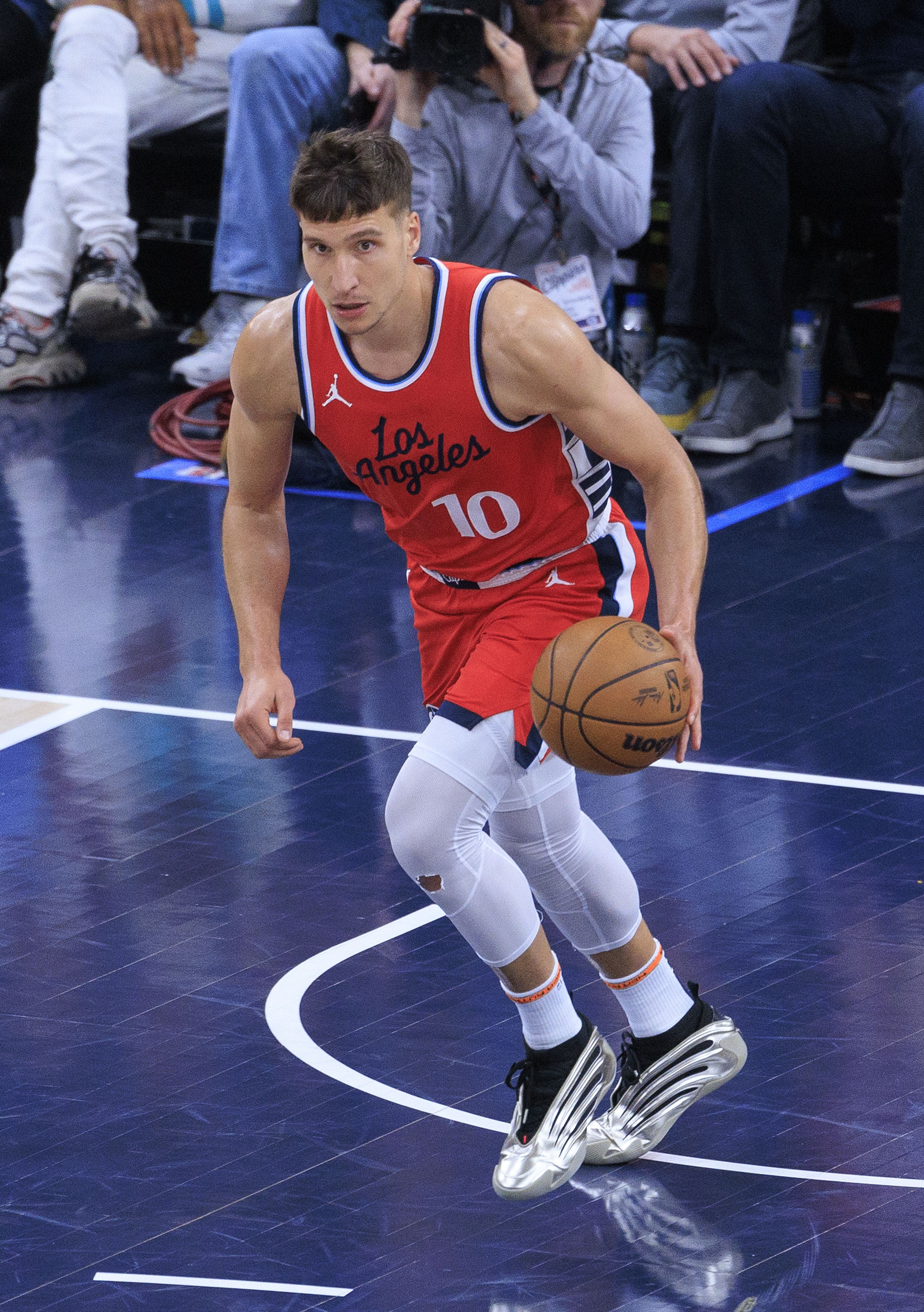  交易值了！博格丹三分5中4得16分3板5助 下半場(chǎng)首發(fā)改變局勢(shì)