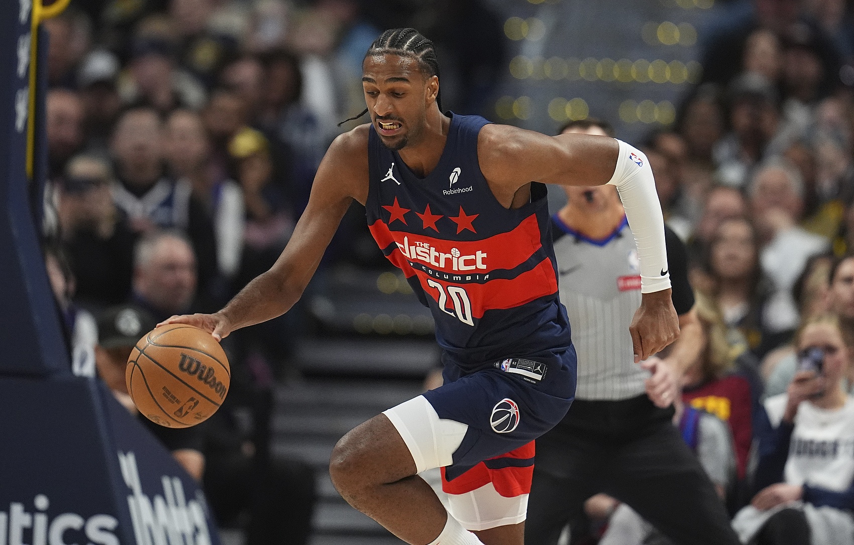  越來(lái)越穩(wěn)定！薩爾17中10&三分7中4砍下24分7板2帽 首節(jié)13分！