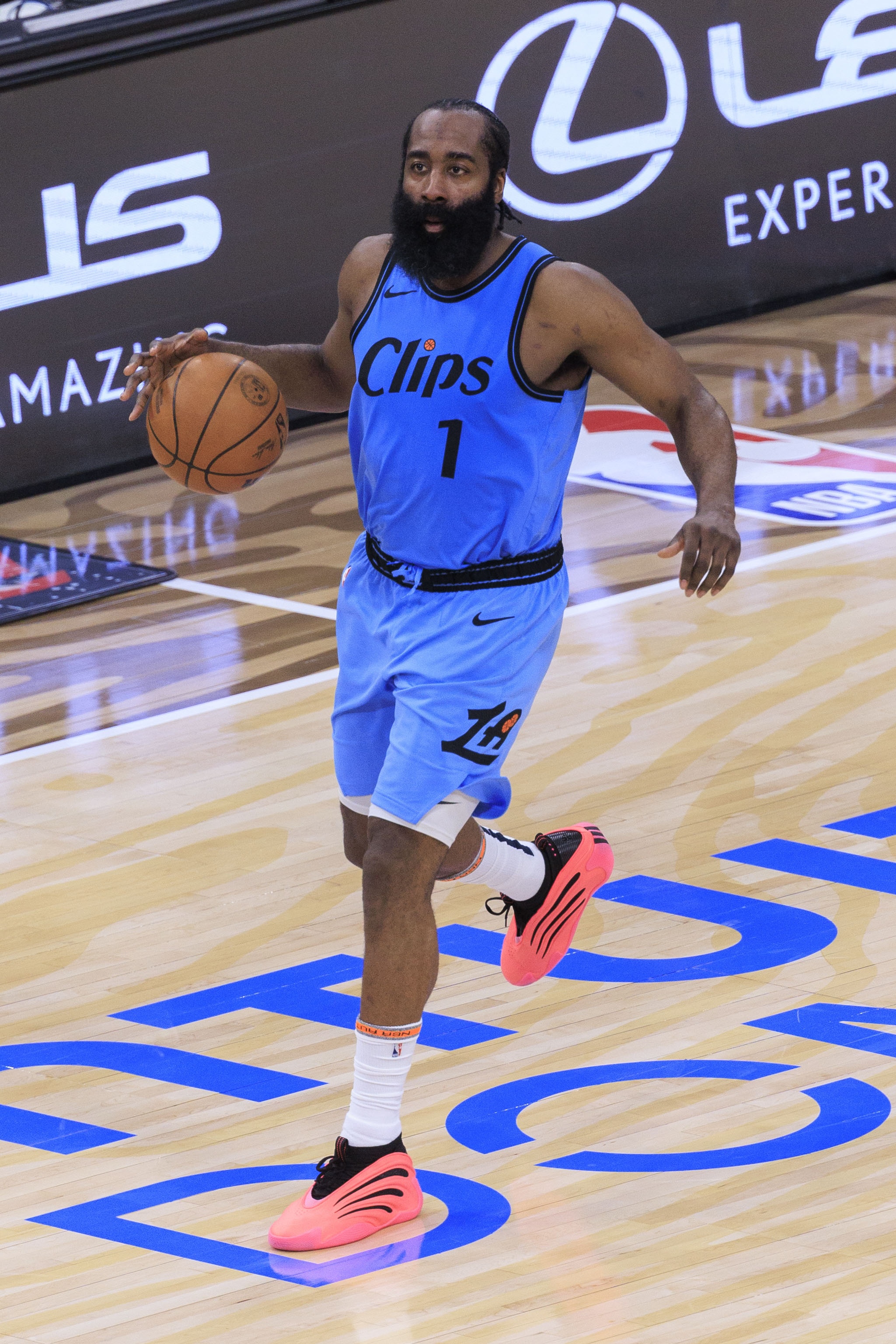  上一場被傷到大腿和腳踝！快船客戰(zhàn)尼克斯：哈登將會首發(fā)出戰(zhàn)