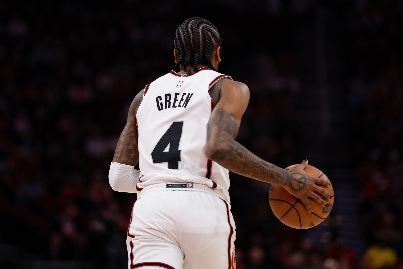  杰倫-格林半場10投3中&三分4中2&罰球2中0 得到8分5板&正負值-9