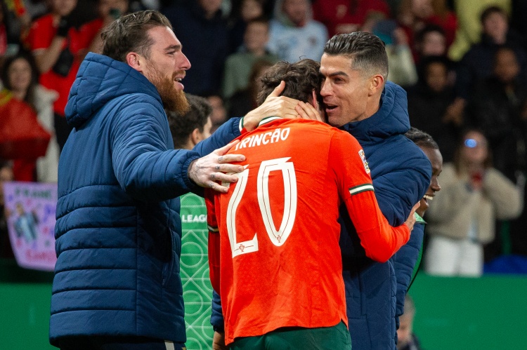  25歲邊鋒特林康第10次為葡萄牙出場，首次取得進(jìn)球并梅開二度