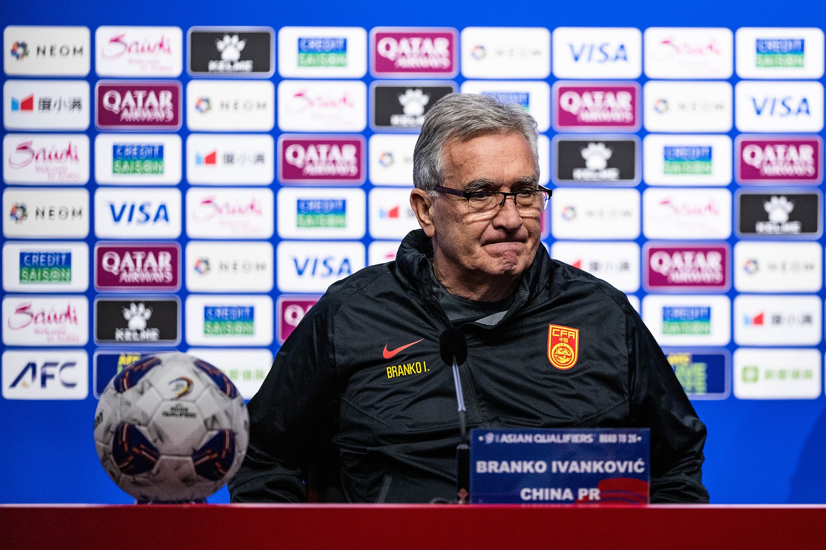  滬媒：伊萬(wàn)致敬滕哈赫玩轉(zhuǎn)“發(fā)布會(huì)逆轉(zhuǎn)” 狡辯無(wú)法改變甩鍋本質(zhì)