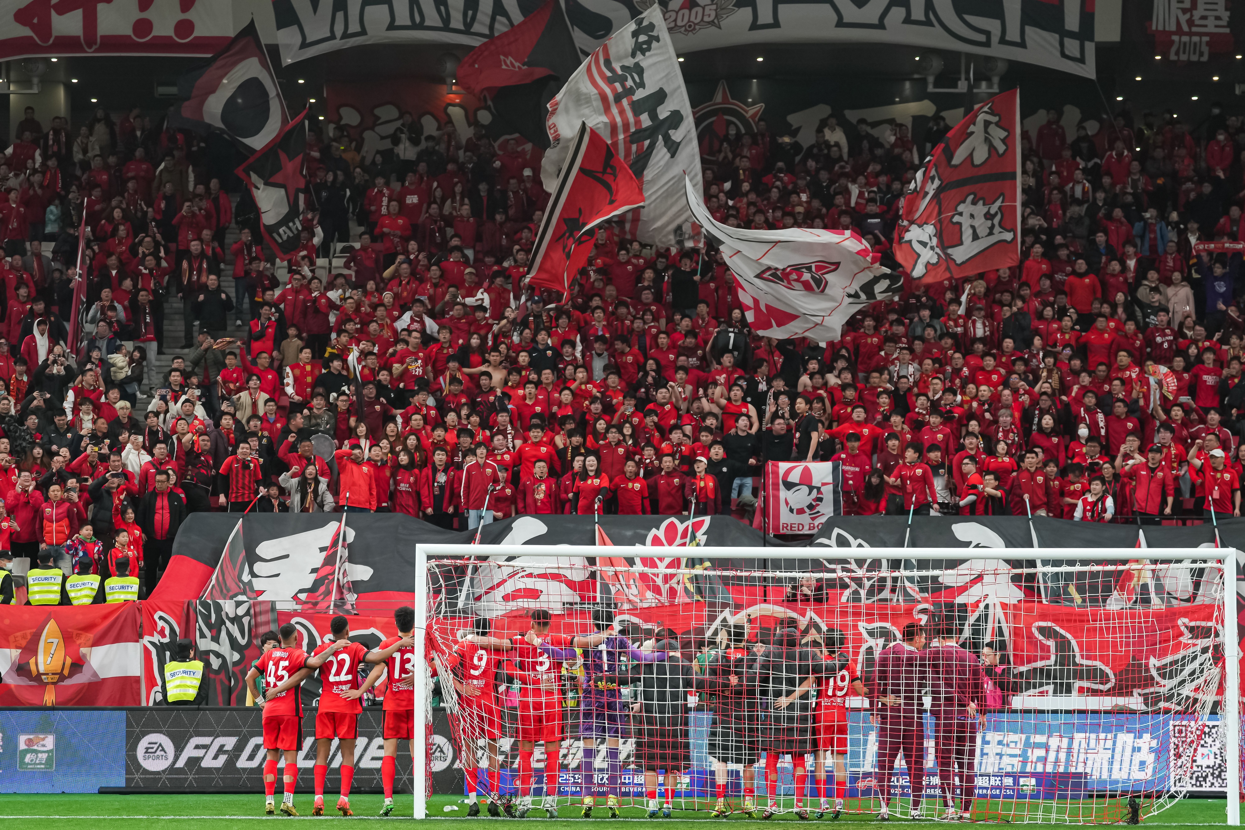  記者：海港今天上午在上海訓(xùn)練隨后前往青島，今晚不會踩場