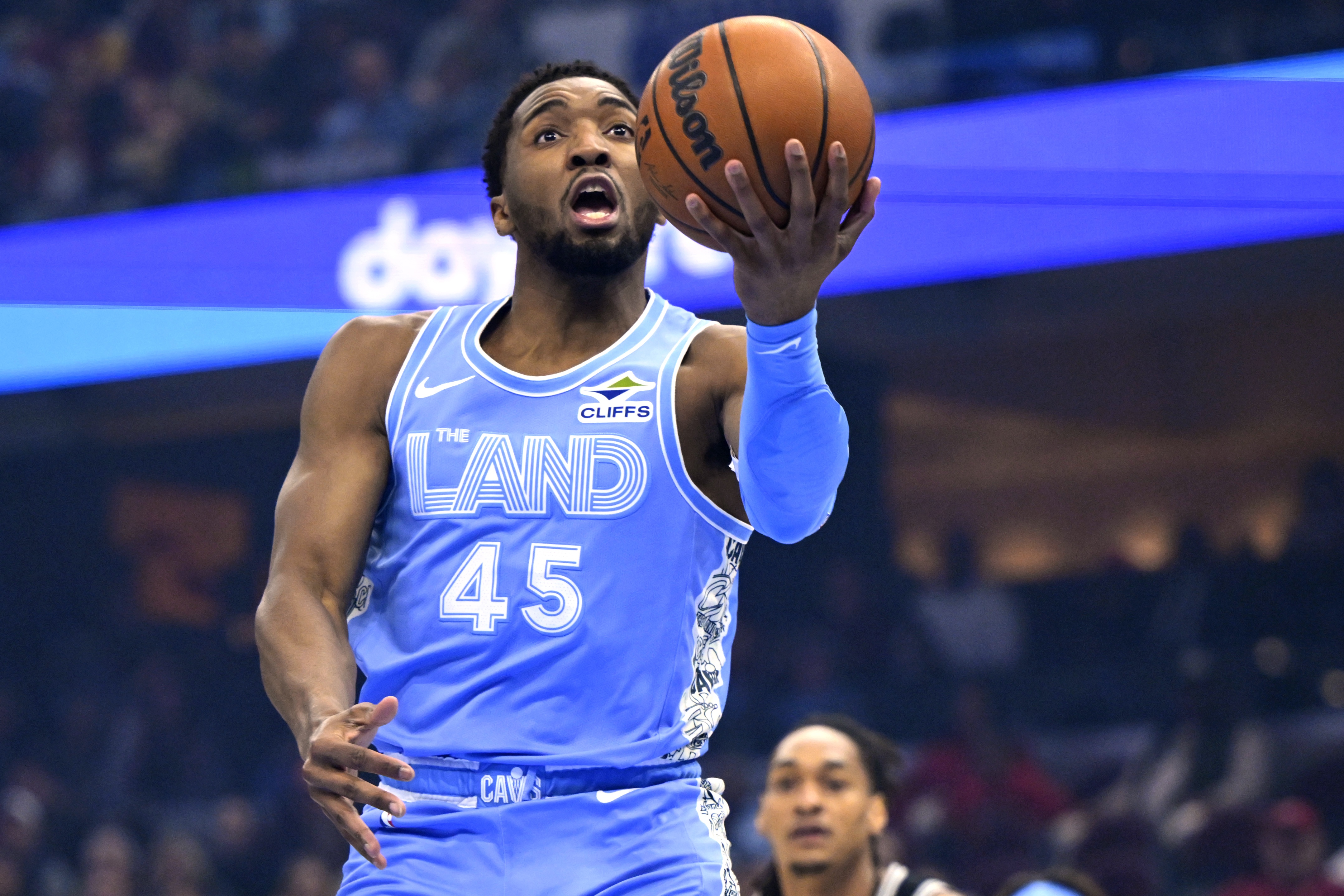  身手全面！米切爾18中8拿到25分8板14助 助攻生涯新高