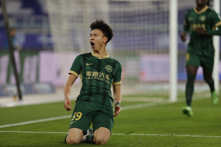  足球報：王鈺棟等年輕人展示活力潛能 給困頓的中國足球增加亮色