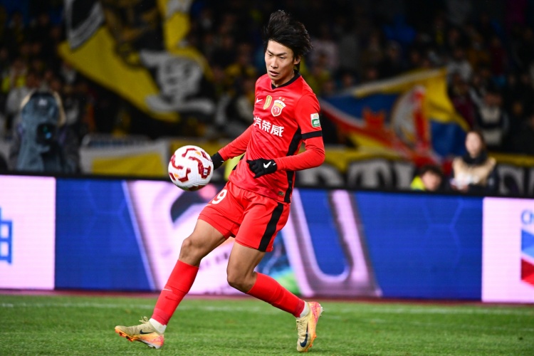  足球報(bào)：更迭中的海港需新鮮血液，蒯紀(jì)聞、李新翔應(yīng)會(huì)獲得機(jī)會(huì)