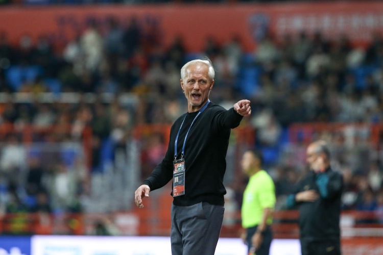  玉昆主帥：沒有哪個中國前鋒像奧斯卡那樣能進(jìn)球！為何不給他護(hù)照