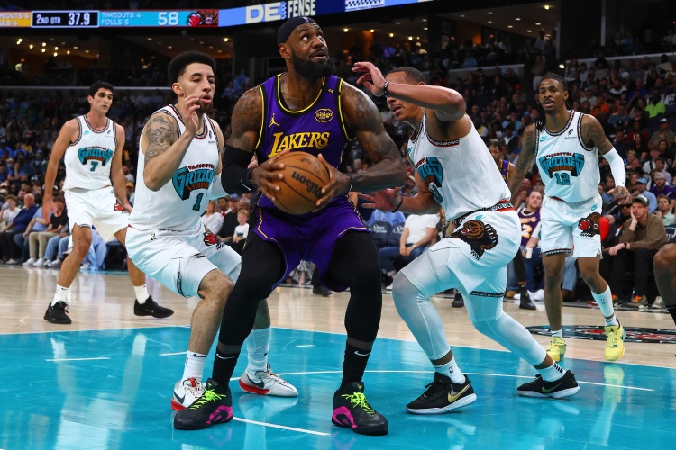  三瓶毒藥！東詹里同場(chǎng)皆至少25分8助 湖人三核驅(qū)動(dòng)啃下關(guān)鍵卡位戰(zhàn)